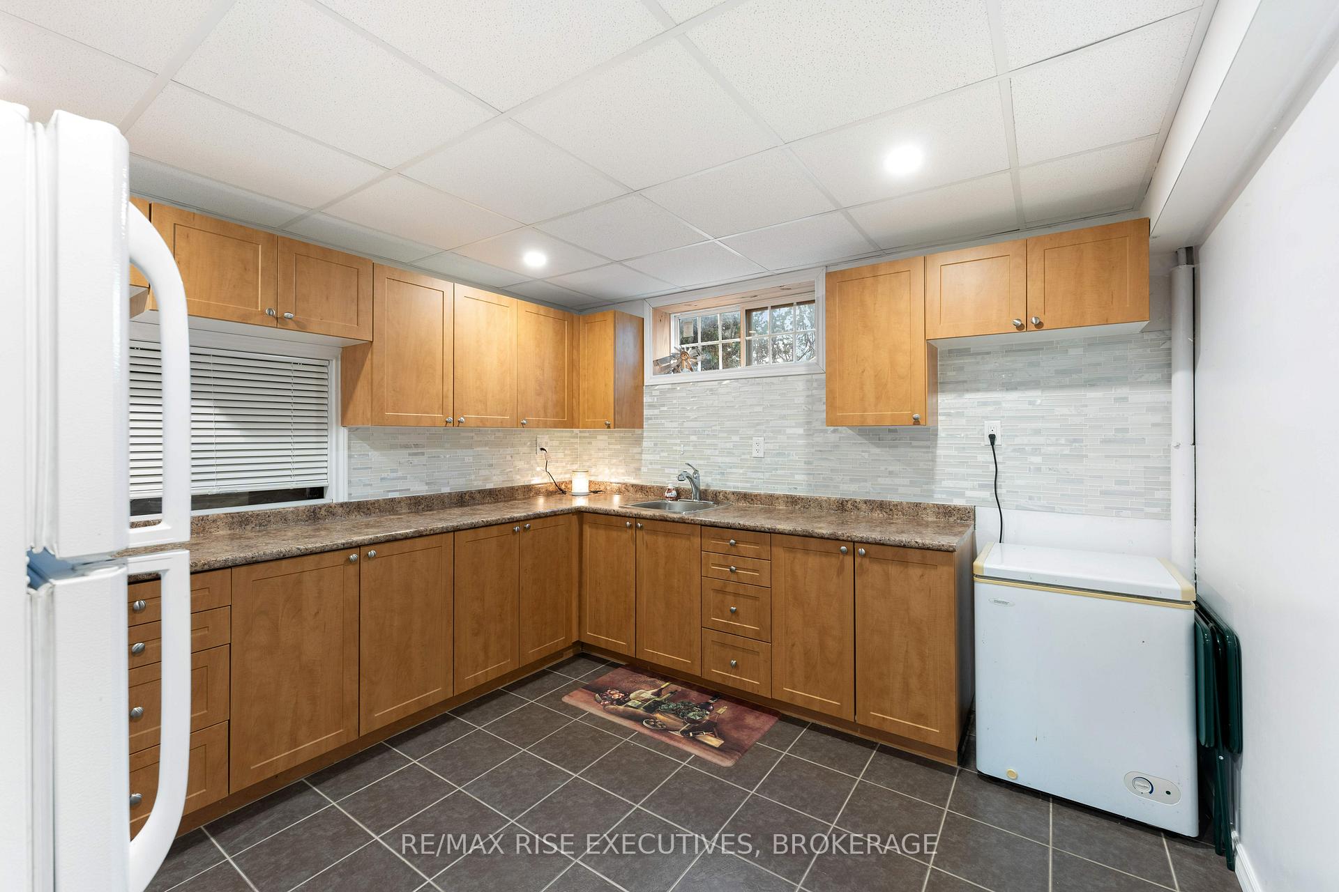 Photo 26 of 977 Sunnyside Road, Kingston, City North of 401 — HOMEH