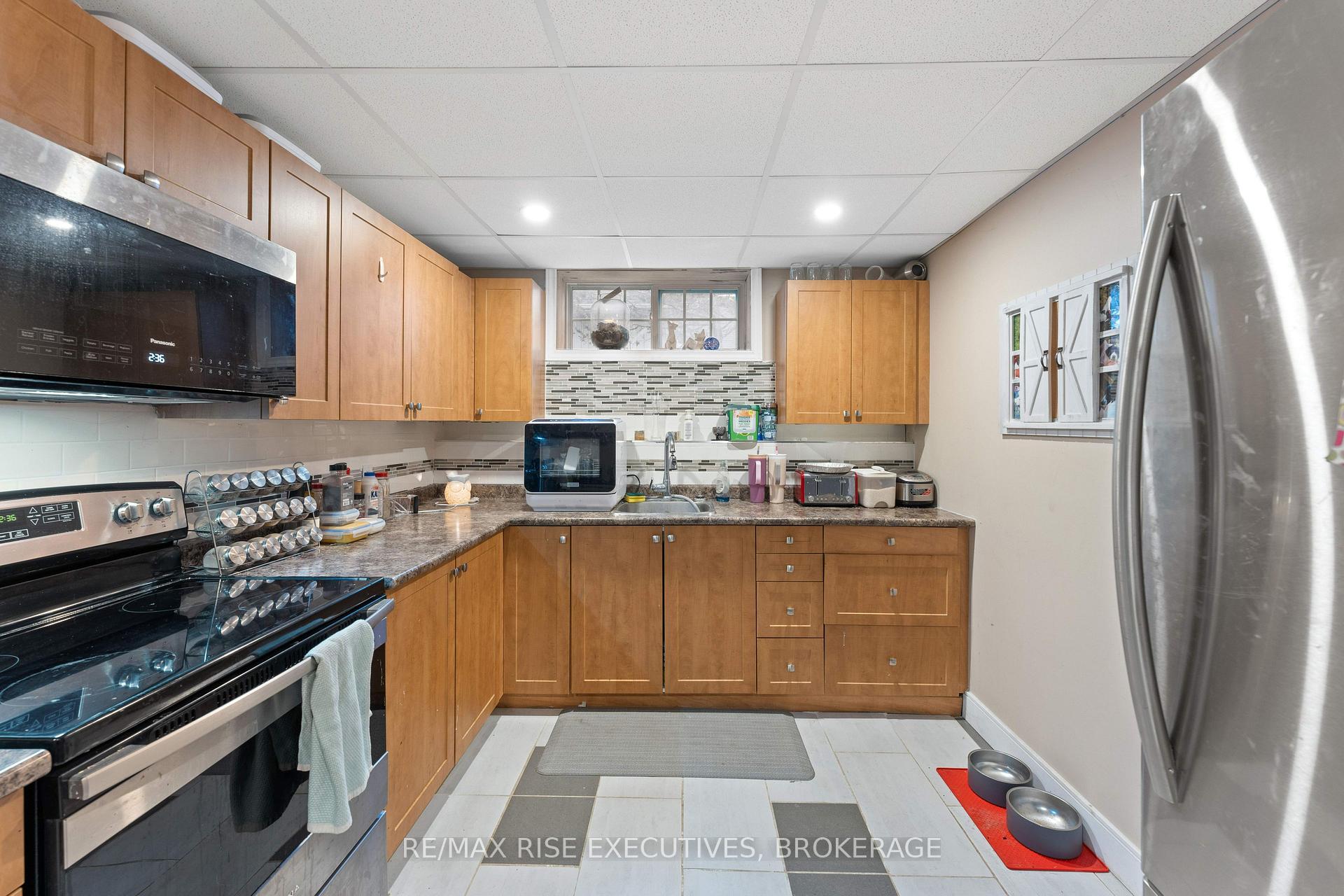 Photo 32 of 977 Sunnyside Road, Kingston, City North of 401 — HOMEH