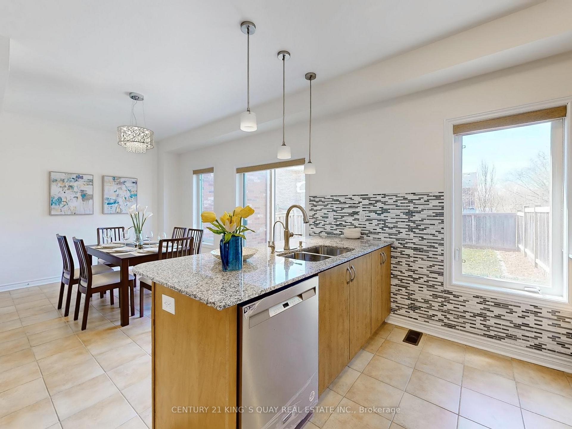 Photo 8 of 36 Vettese Court, Markham, Box Grove — HOMEH
