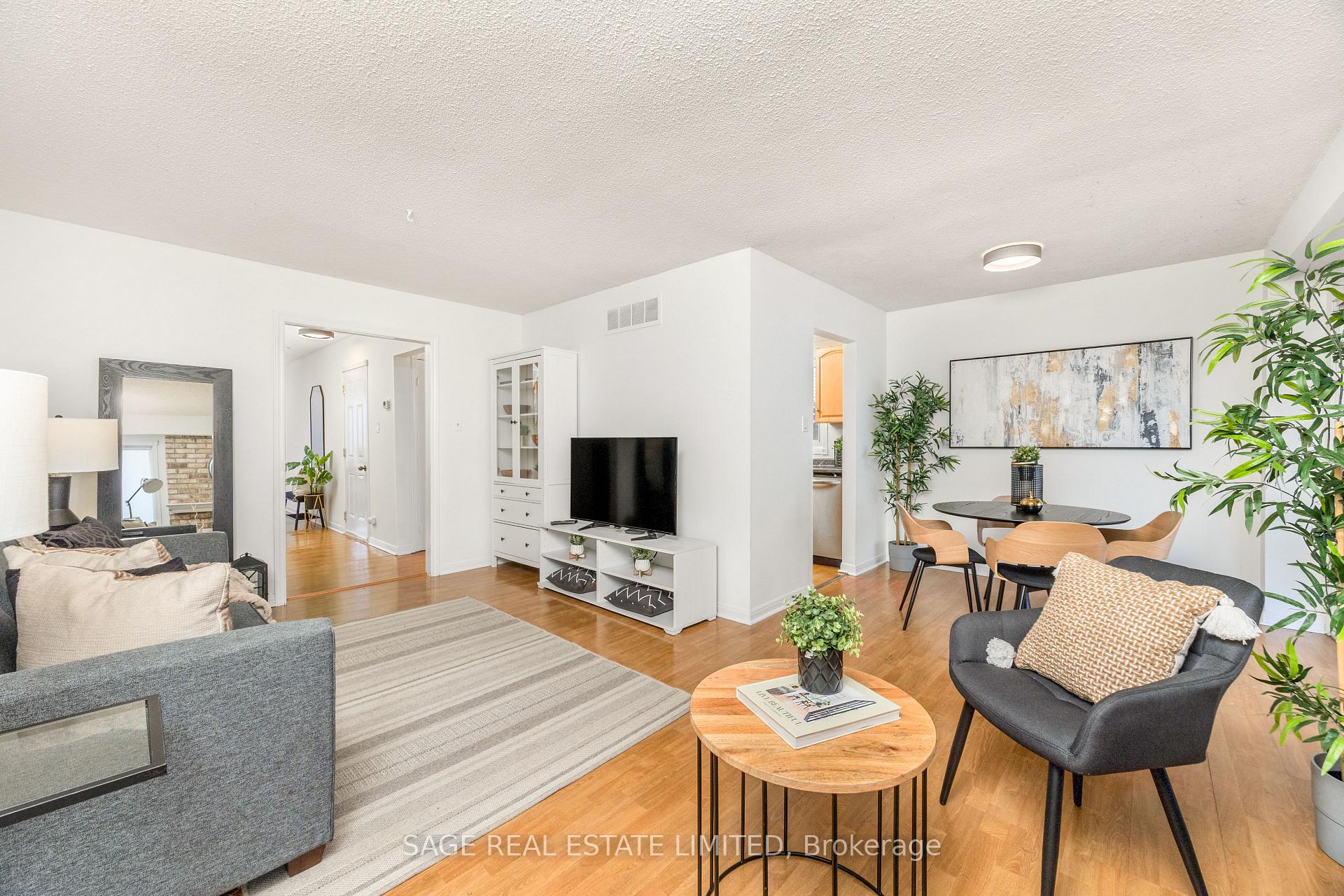 Photo 4 of 9 Reginald Crescent, Markham, Markham Village — HOMEH