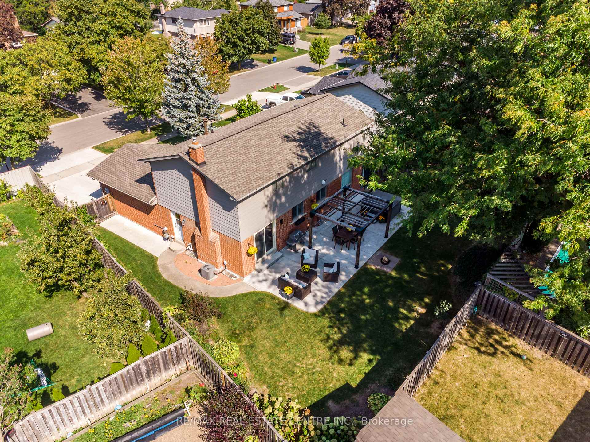 Photo 2 of 820 Hemlock Drive, Milton, Dorset Park — HOMEH