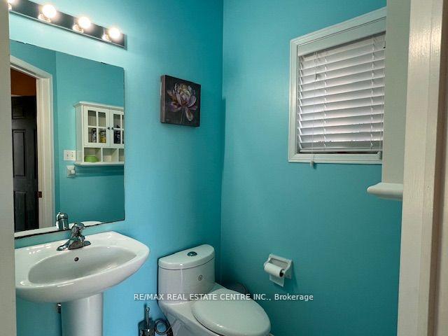 Photo 3 of 1063 Laurier Avenue, Milton, Clarke — HOMEH