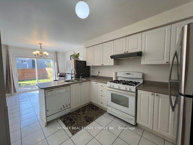 Photo 10 of 1063 Laurier Avenue, Milton, Clarke — HOMEH