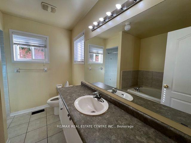 Photo 17 of 1063 Laurier Avenue, Milton, Clarke — HOMEH