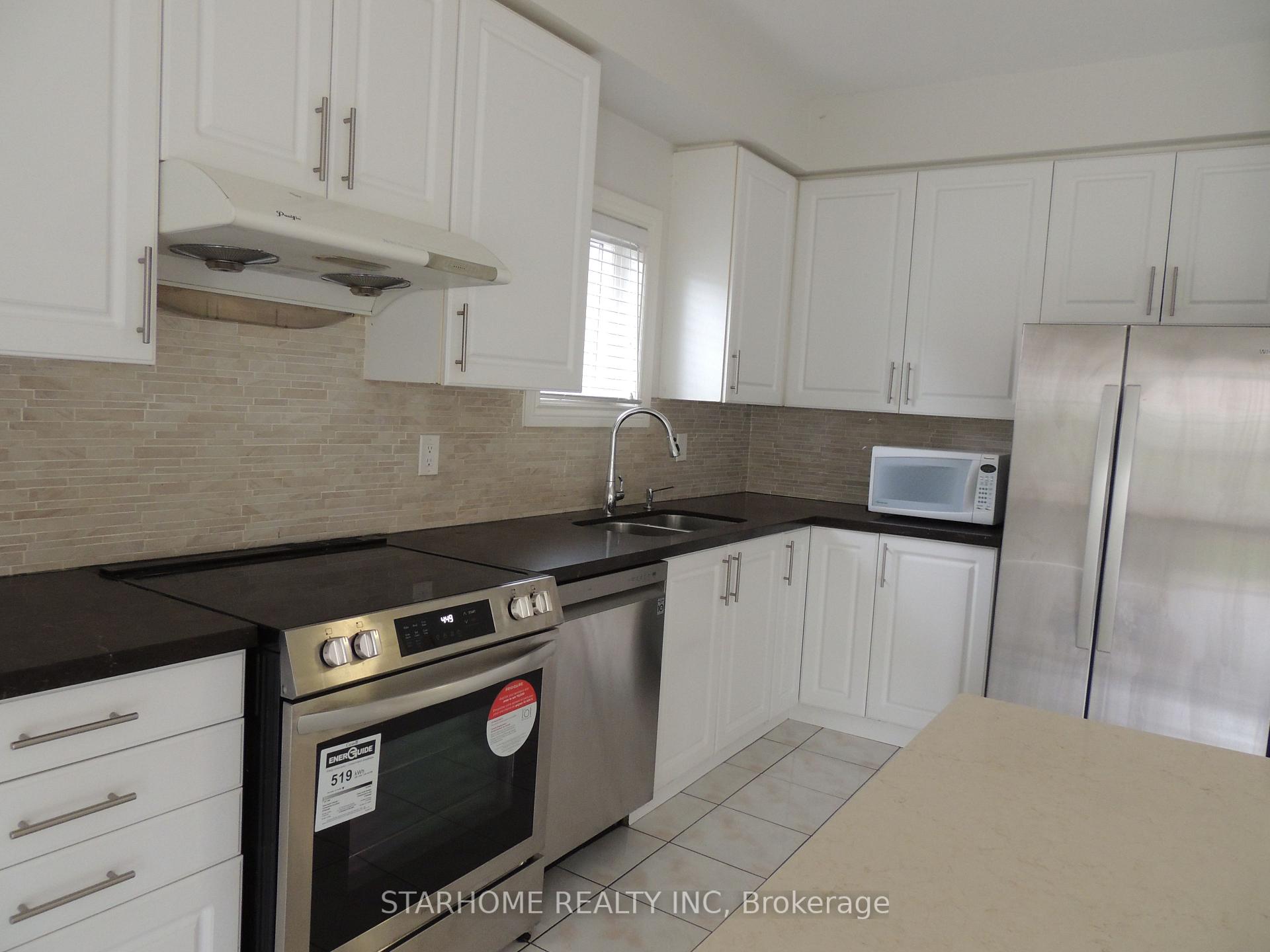 Photo 2 of 32 Hunters Corners, Markham, Berczy — HOMEH