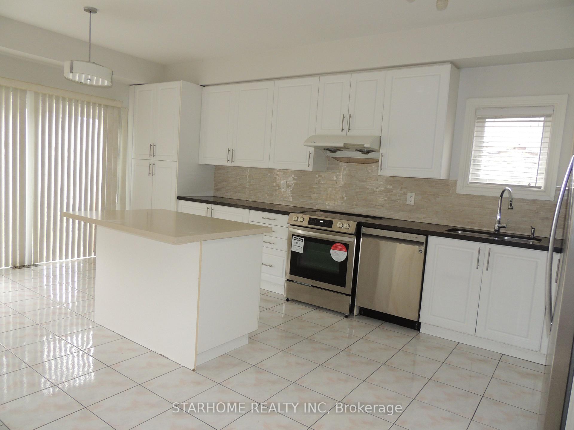 Photo 3 of 32 Hunters Corners, Markham, Berczy — HOMEH