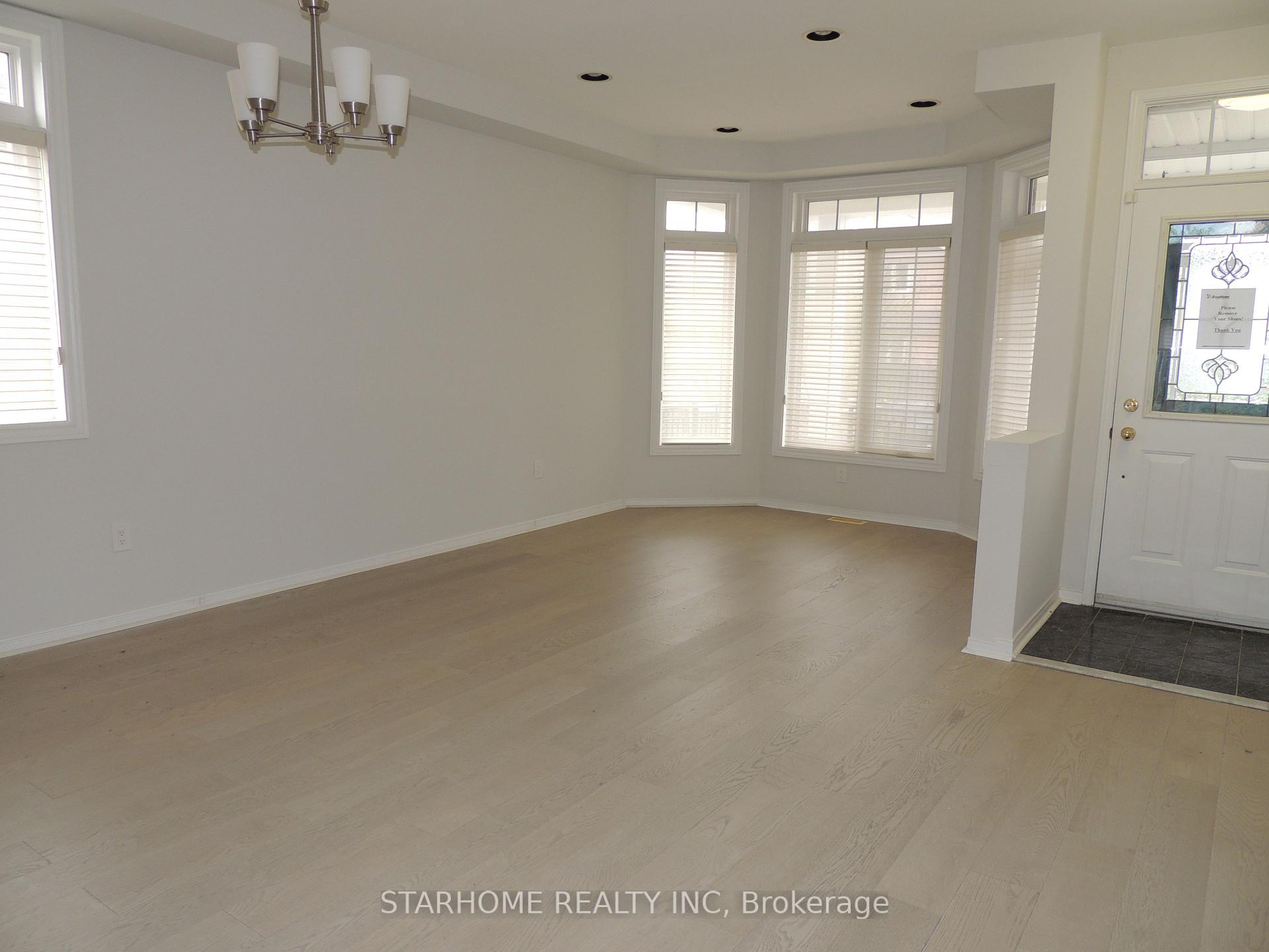 Photo 7 of 32 Hunters Corners, Markham, Berczy — HOMEH