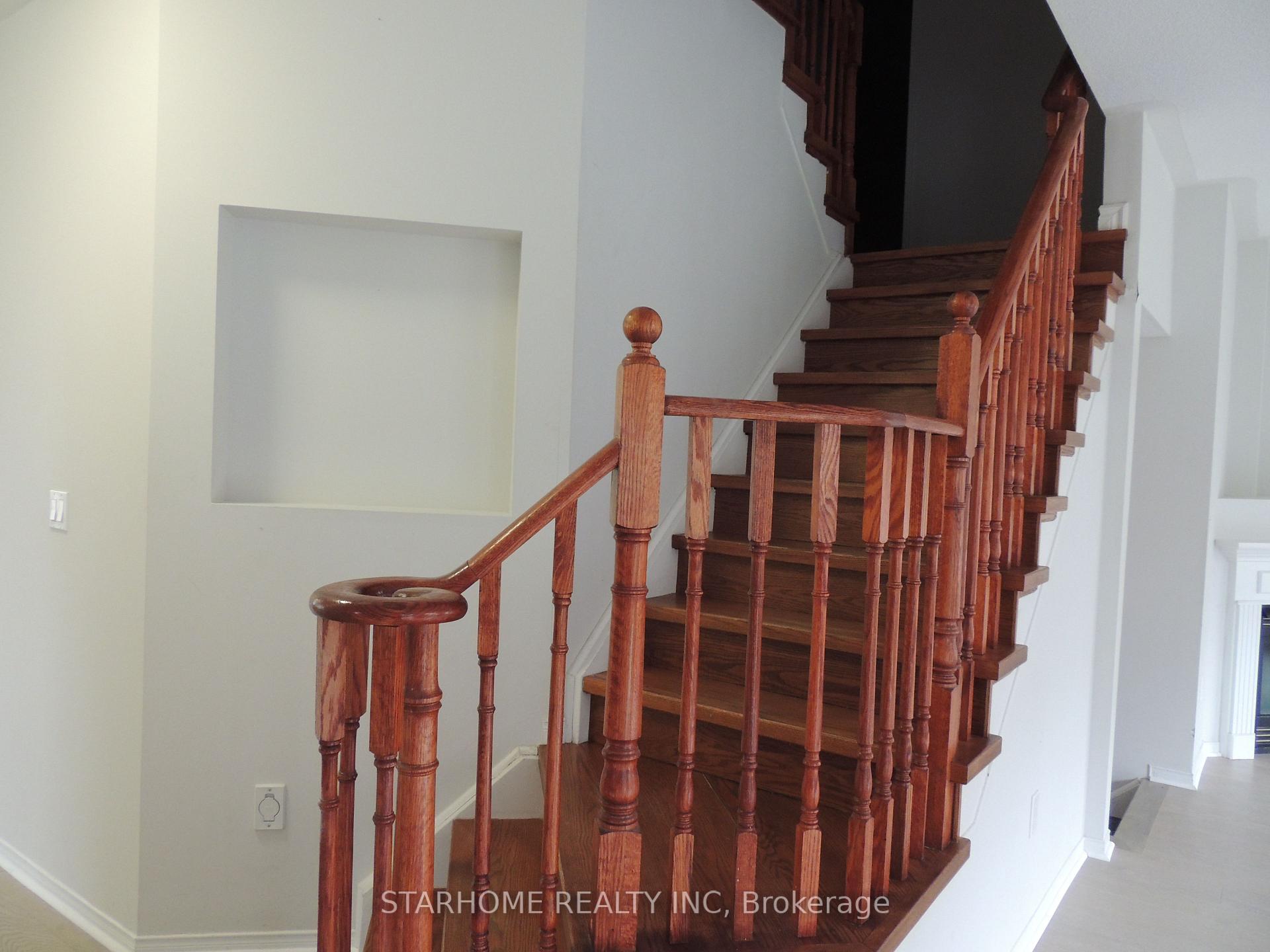 Photo 10 of 32 Hunters Corners, Markham, Berczy — HOMEH