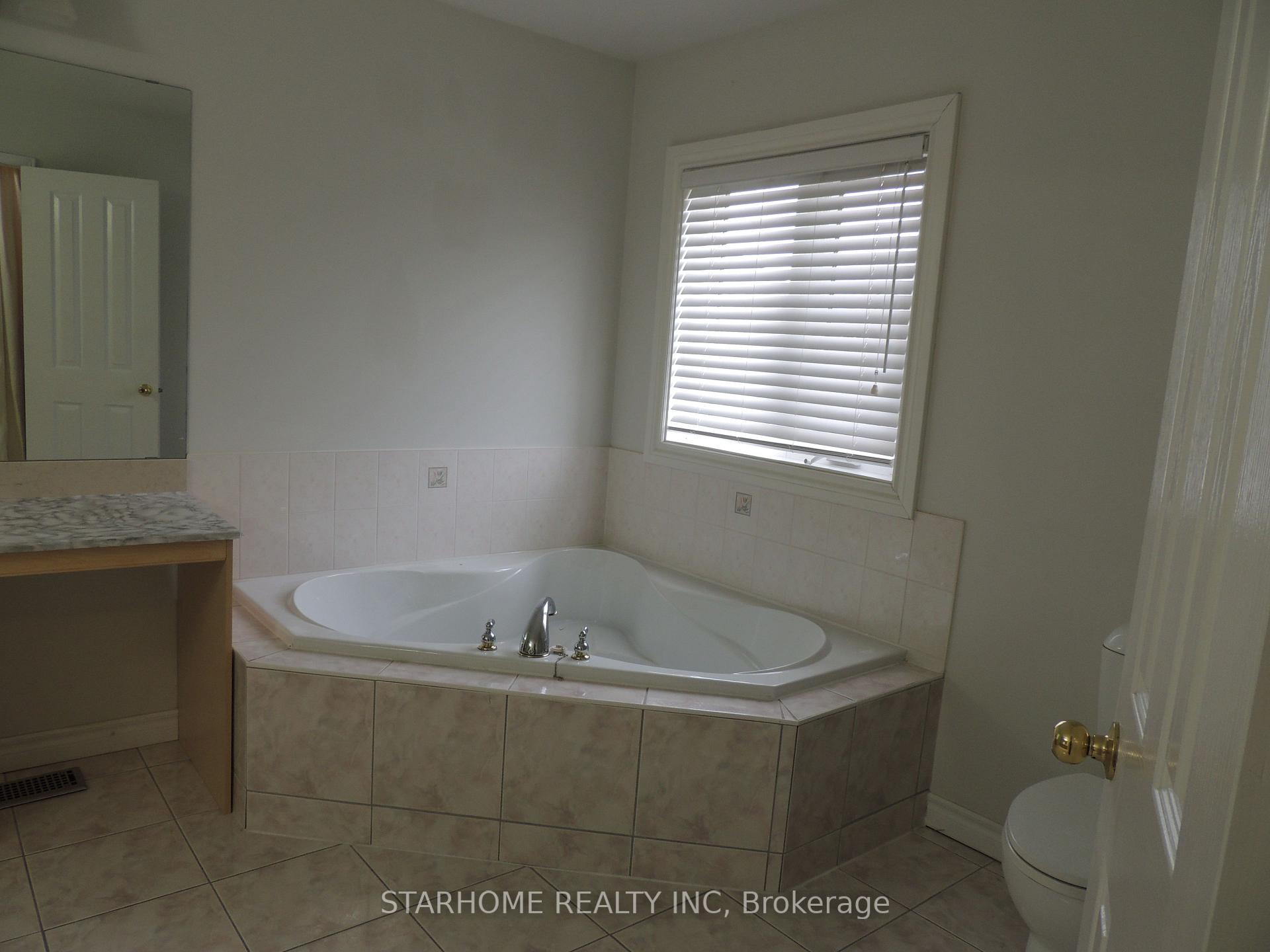 Photo 16 of 32 Hunters Corners, Markham, Berczy — HOMEH