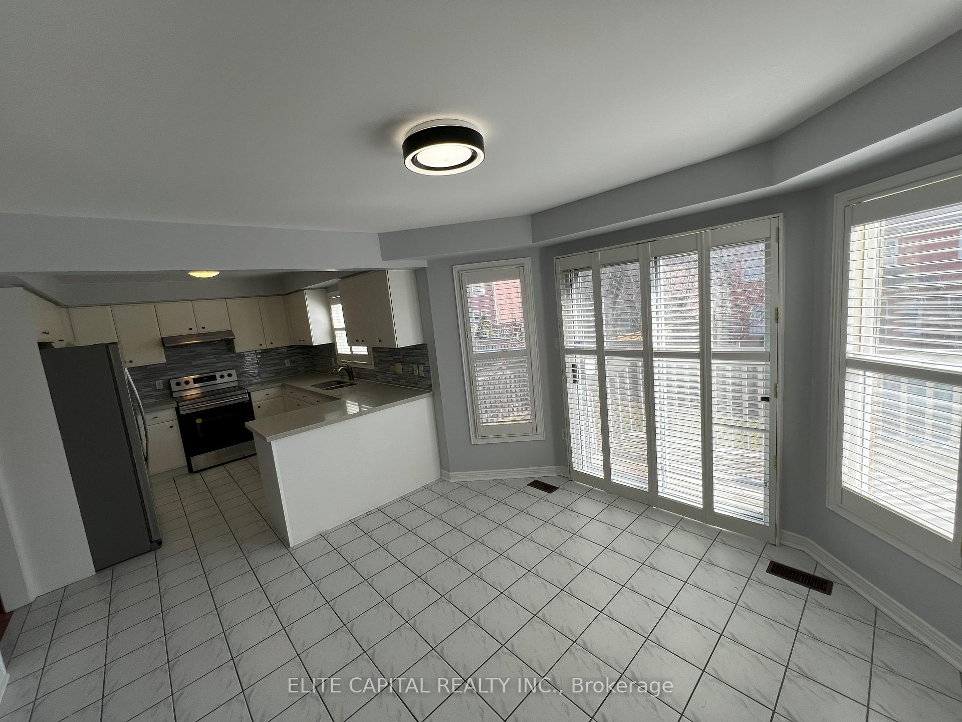 Photo 2 of 95 Paddock Lane, Markham, Markville — HOMEH