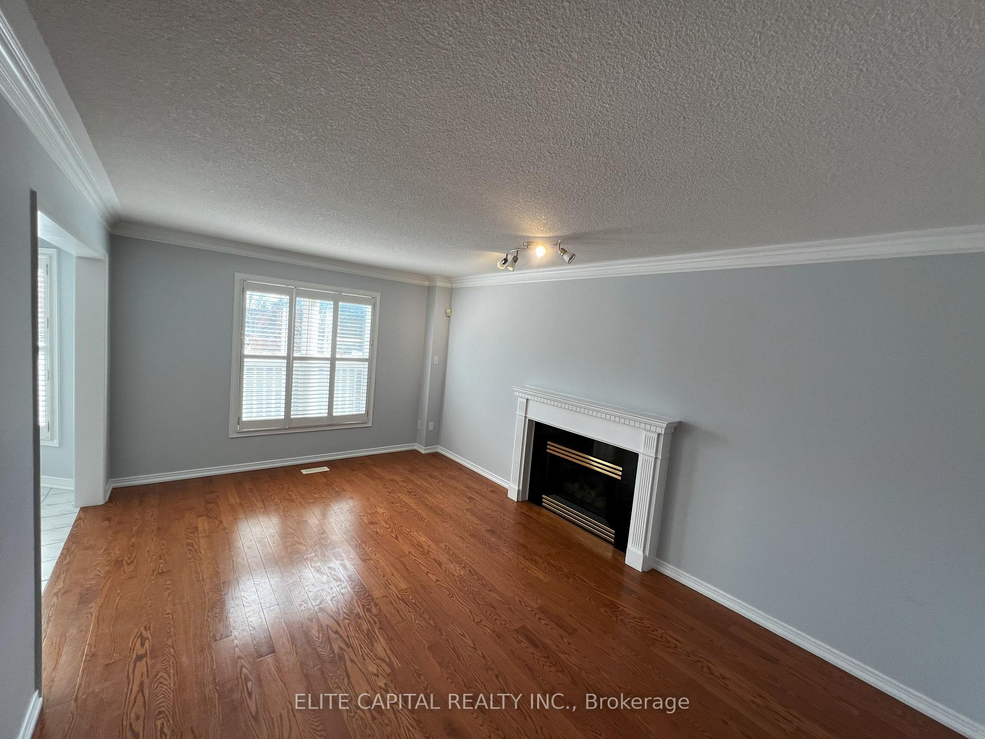 Photo 4 of 95 Paddock Lane, Markham, Markville — HOMEH