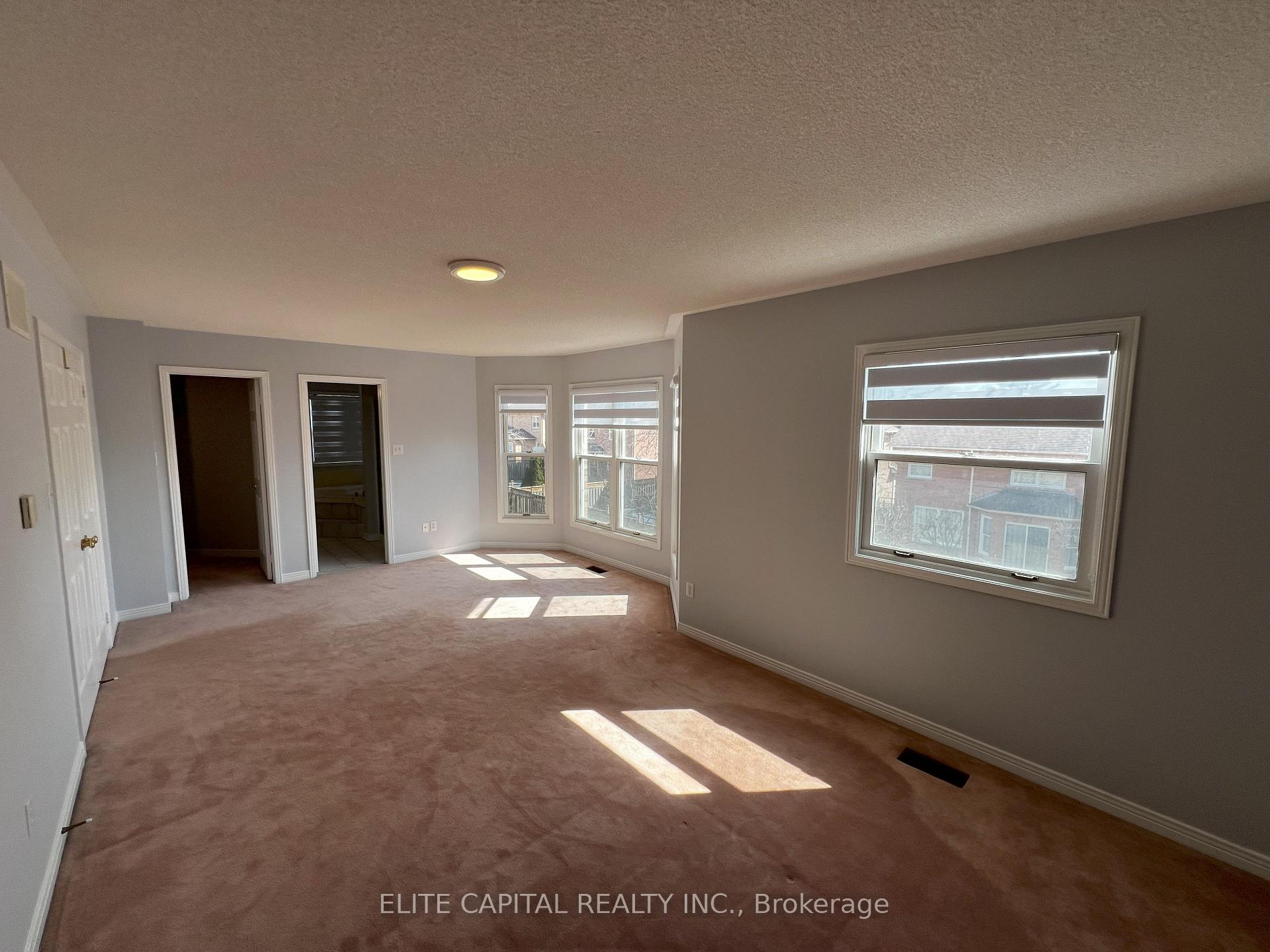 Photo 6 of 95 Paddock Lane, Markham, Markville — HOMEH