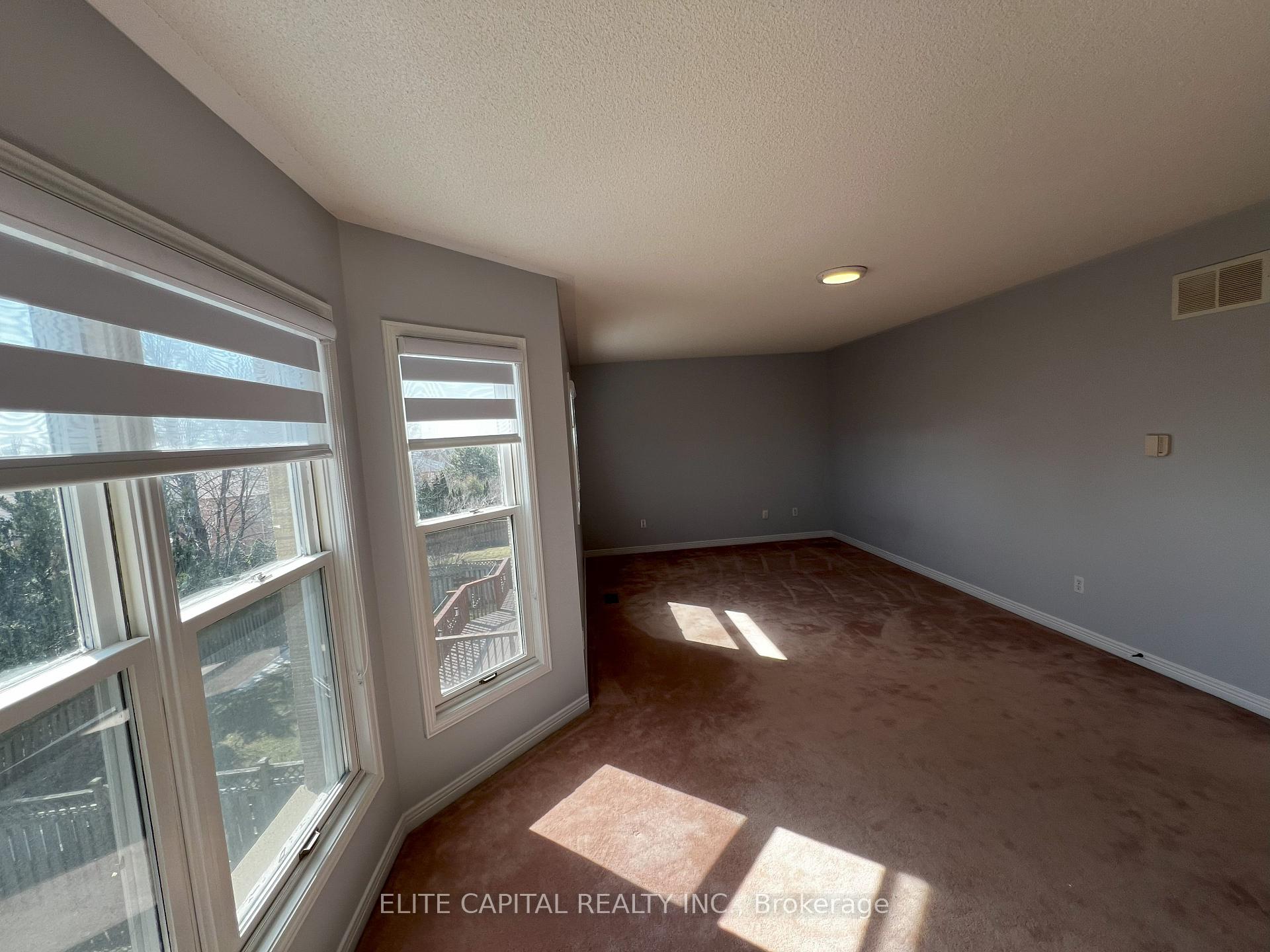 Photo 7 of 95 Paddock Lane, Markham, Markville — HOMEH