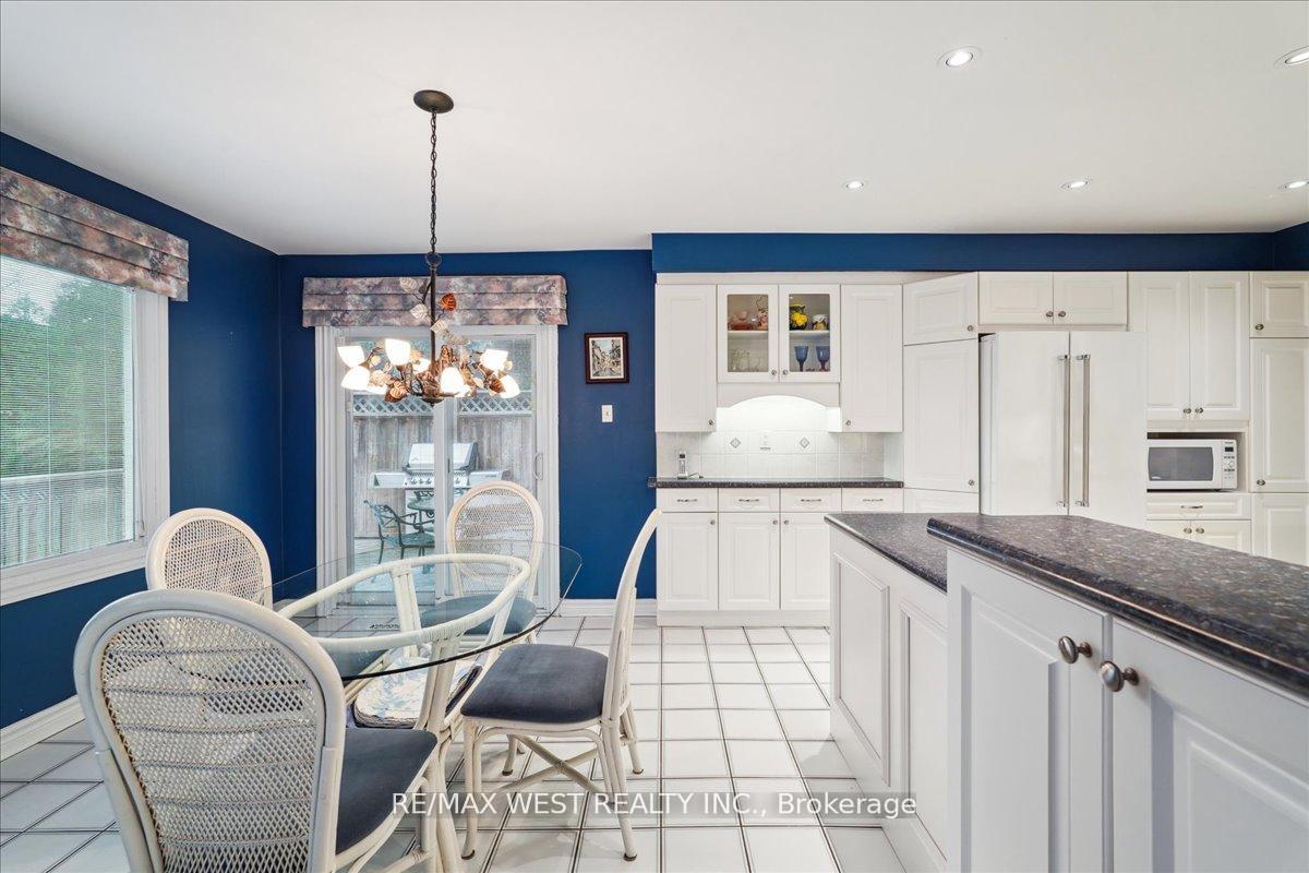 Photo 4 of 32 Delancey Crescent, Markham, Markville — HOMEH