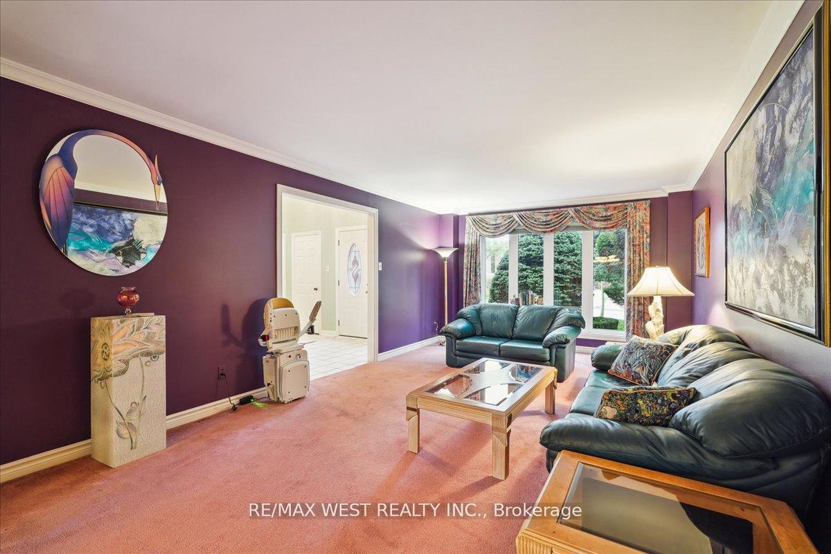 Photo 6 of 32 Delancey Crescent, Markham, Markville — HOMEH