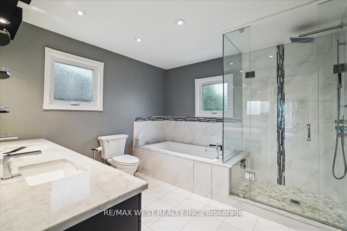 Photo 7 of 32 Delancey Crescent, Markham, Markville — HOMEH