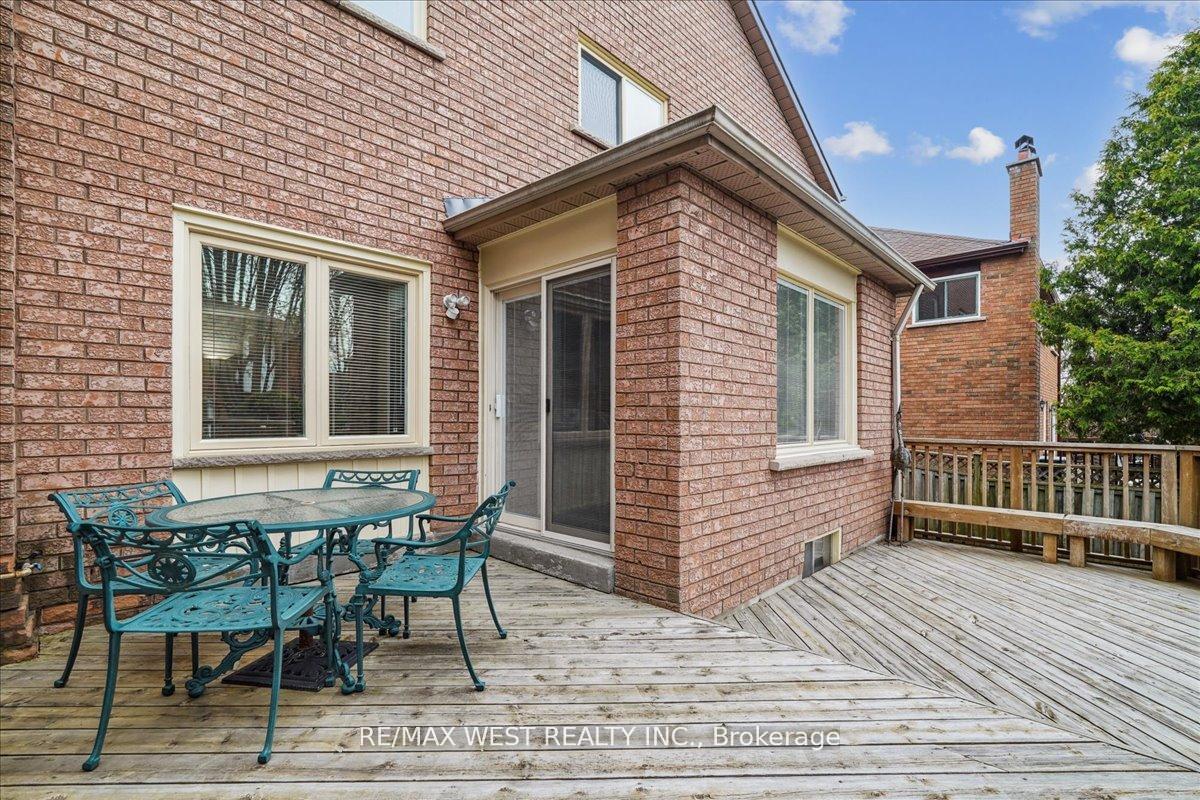 Photo 9 of 32 Delancey Crescent, Markham, Markville — HOMEH