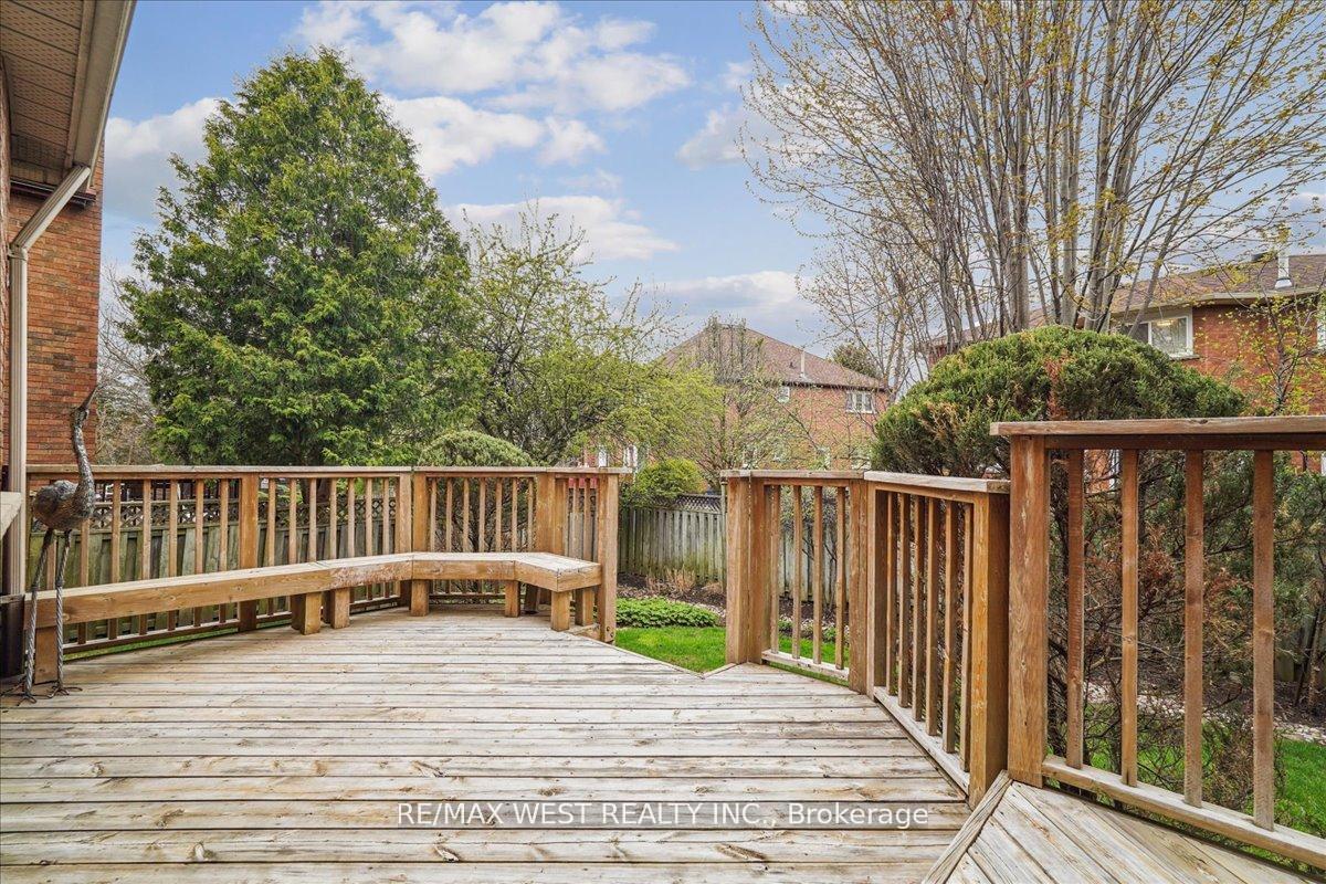 Photo 10 of 32 Delancey Crescent, Markham, Markville — HOMEH