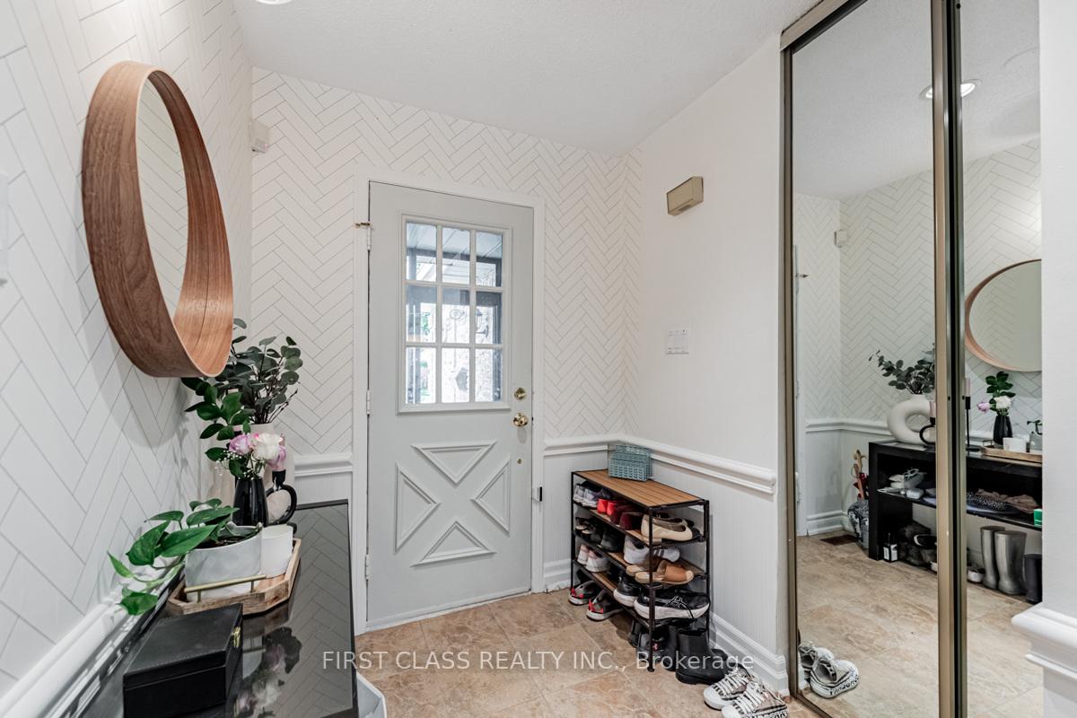 Photo 4 of 74 Innisbrook Crescent, Markham, Aileen-Willowbrook — HOMEH