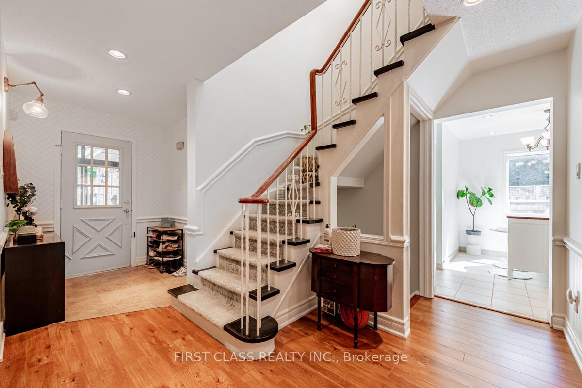 Photo 14 of 74 Innisbrook Crescent, Markham, Aileen-Willowbrook — HOMEH