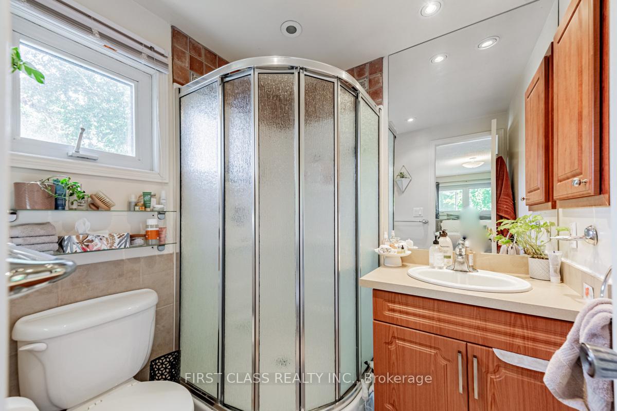 Photo 30 of 74 Innisbrook Crescent, Markham, Aileen-Willowbrook — HOMEH