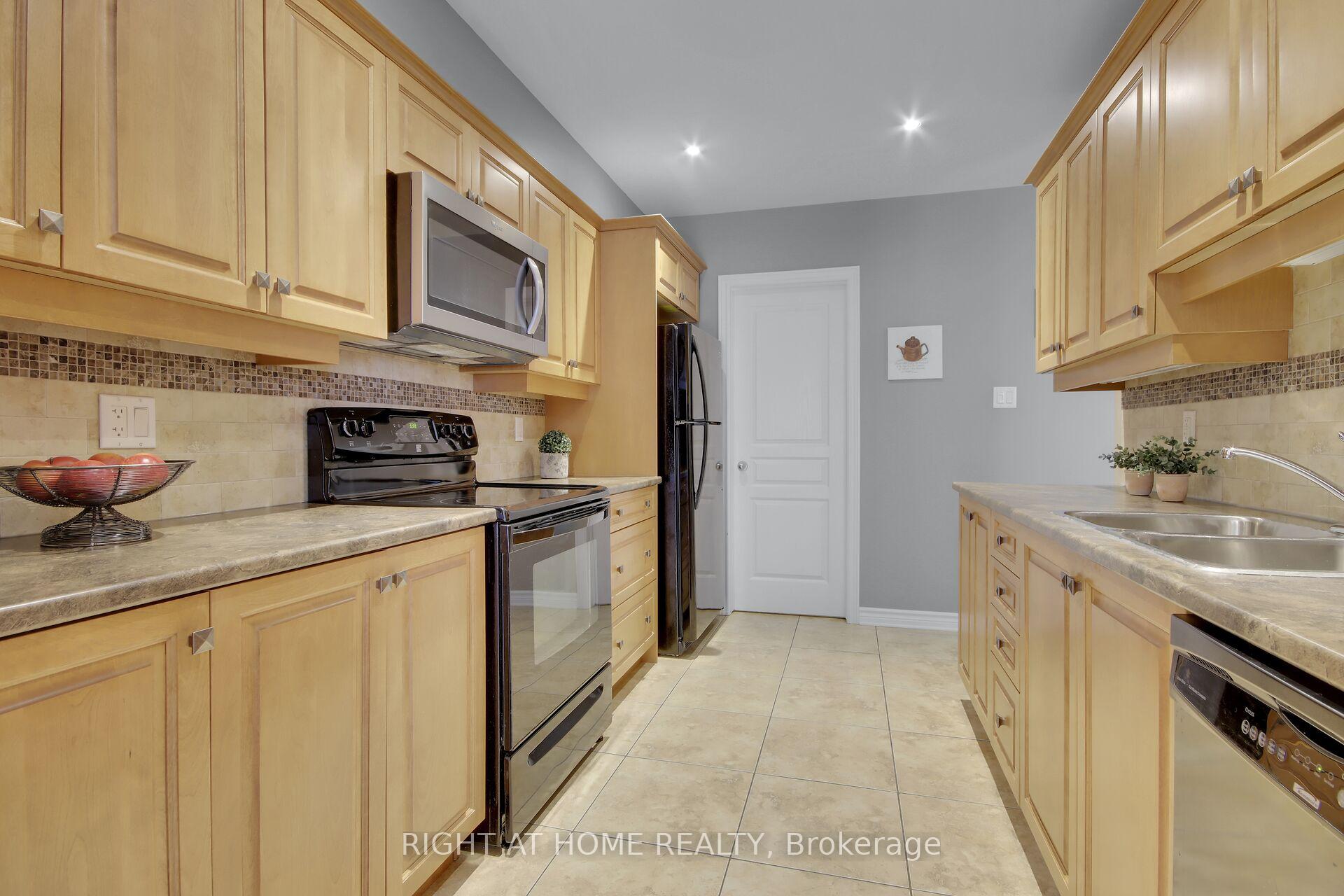 Photo 12 of 1038 Marconi Avenue, Ottawa, Kanata - Morgan's Grant/South March — HOMEH