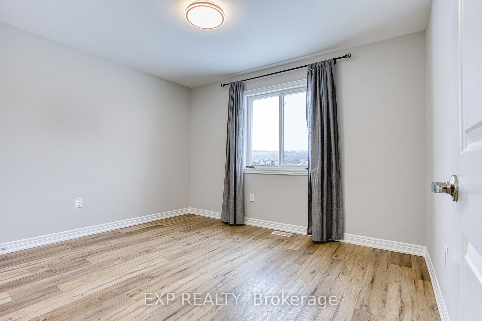 Photo 16 of 110 Pinot Crescent, Hamilton, Fruitland — HOMEH