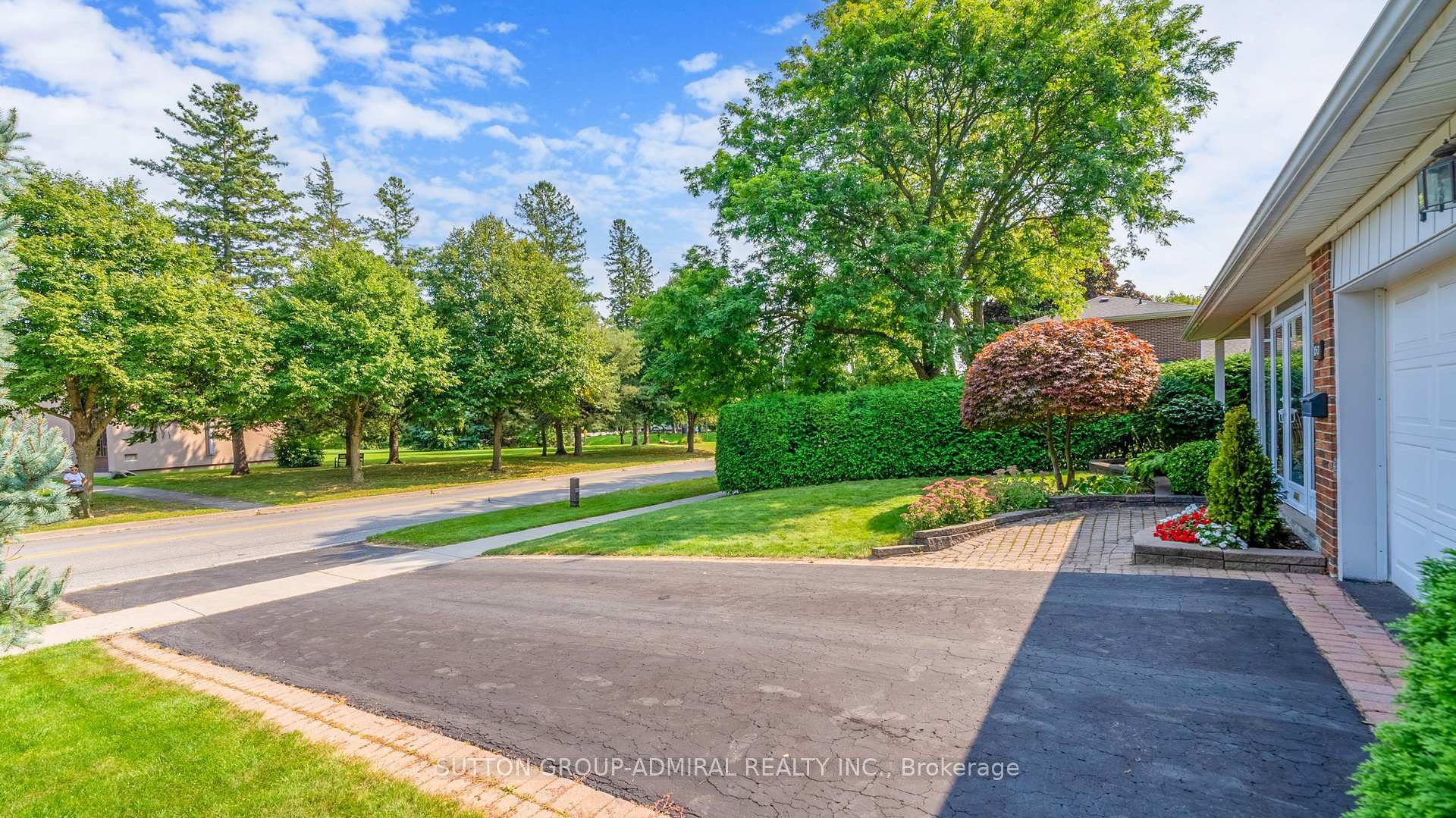 Photo 4 of 150 Bay Thorn Drive, Markham, Royal Orchard — HOMEH