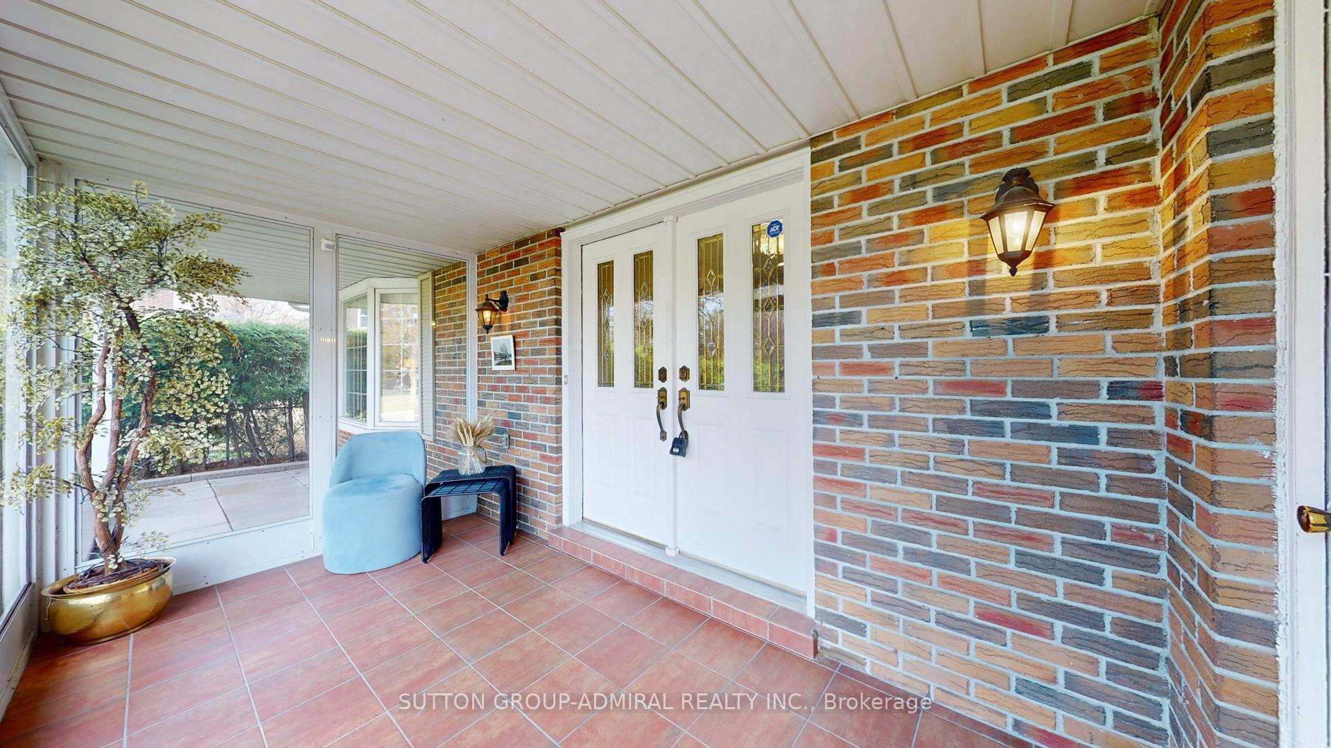 Photo 6 of 150 Bay Thorn Drive, Markham, Royal Orchard — HOMEH