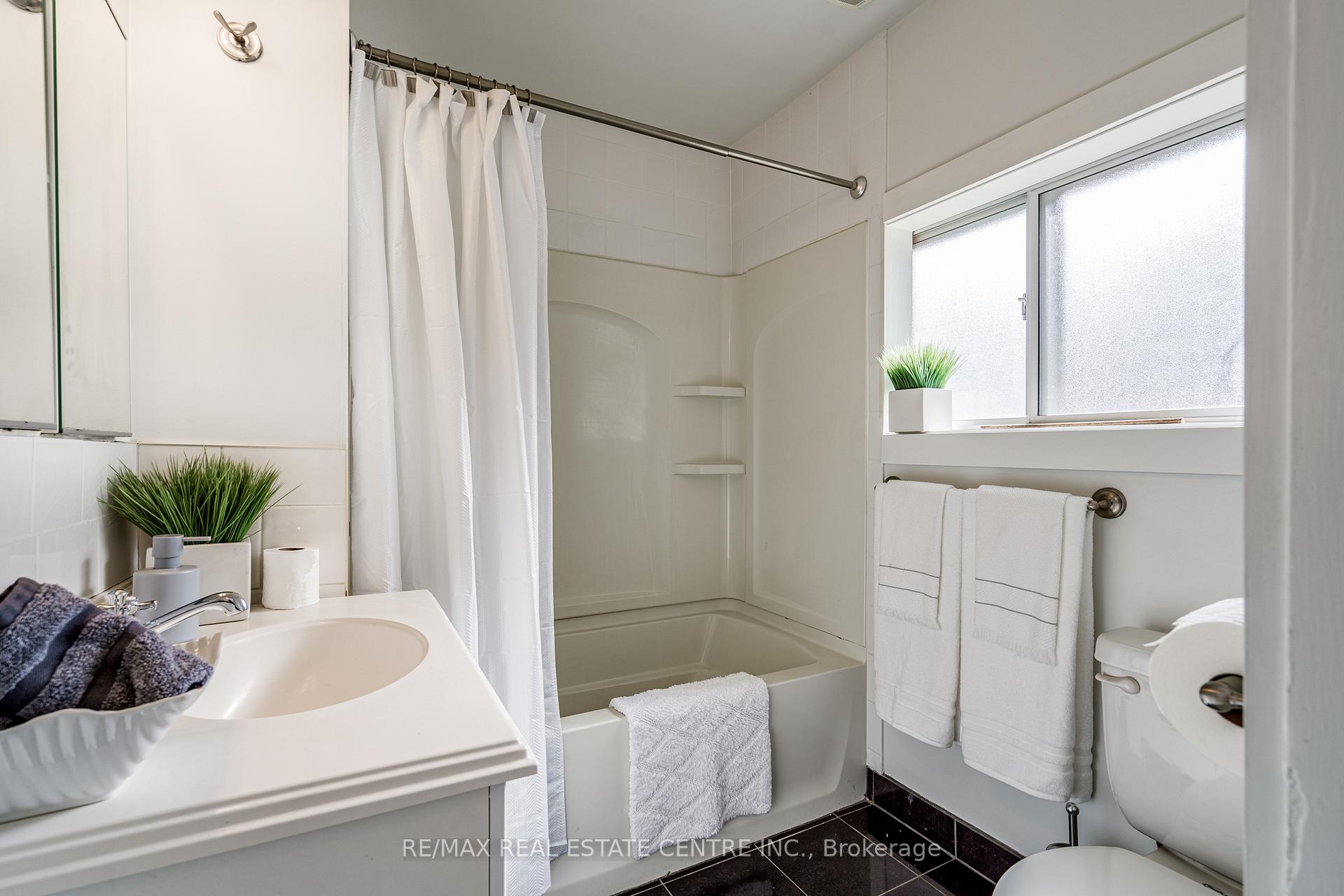 Photo 9 of Unit 1, 106 Dunsmure Road, Hamilton, Stipley — HOMEH