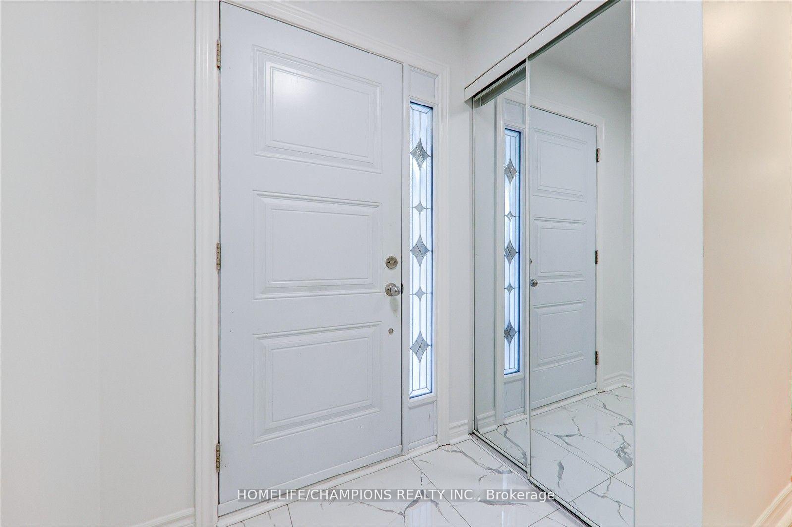 Photo 2 of 4 Croxley Green Drive, Markham, Milliken Mills West — HOMEH