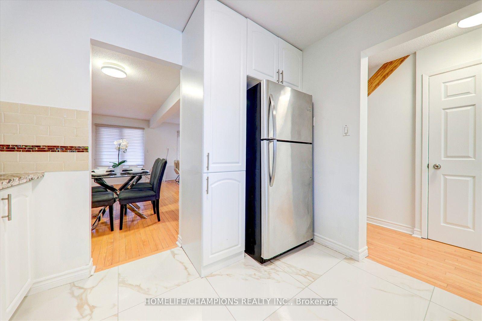 Photo 4 of 4 Croxley Green Drive, Markham, Milliken Mills West — HOMEH