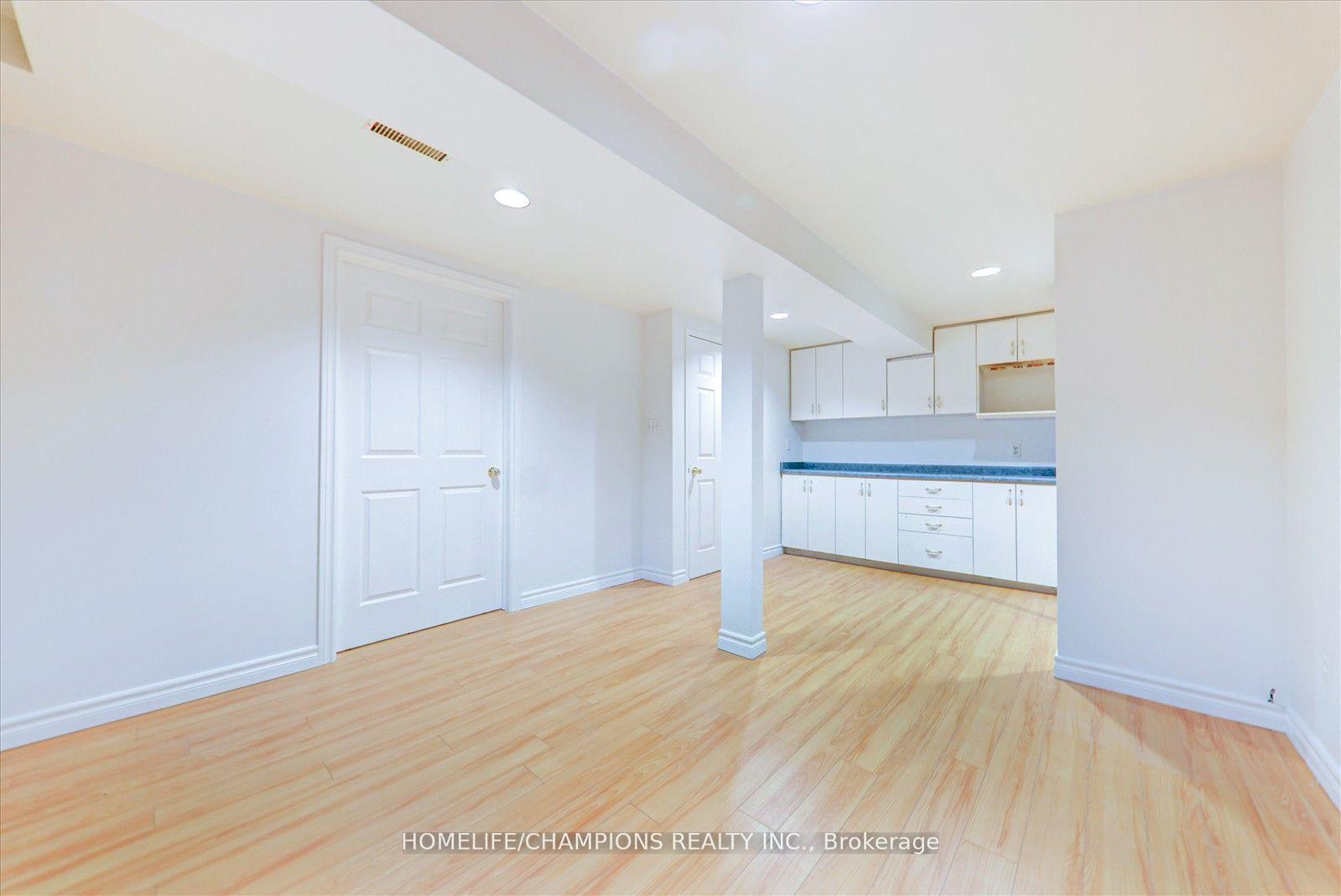Photo 14 of 4 Croxley Green Drive, Markham, Milliken Mills West — HOMEH