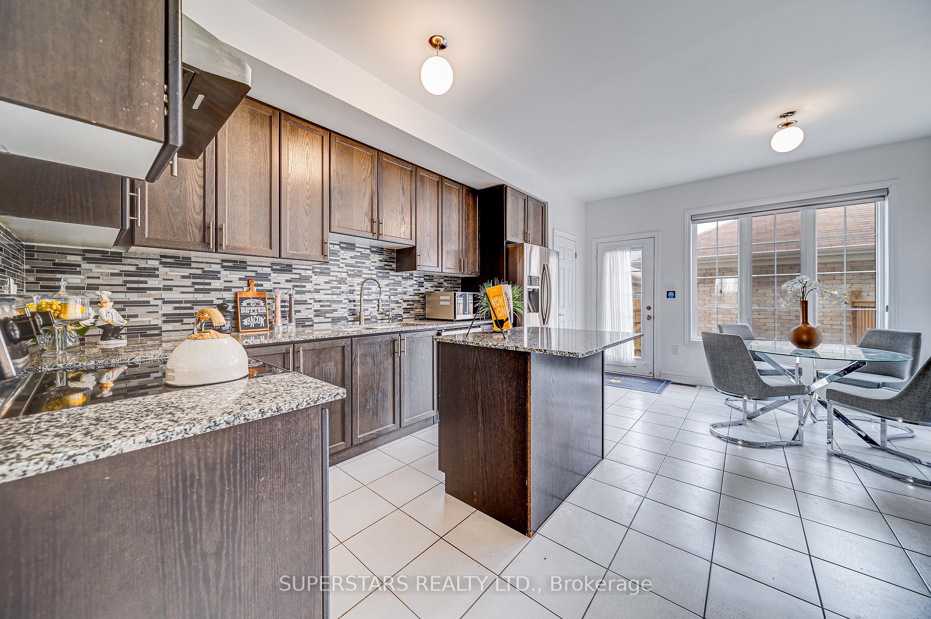 Photo 7 of 1916 Donald Cousens Parkway, Markham, Cornell — HOMEH