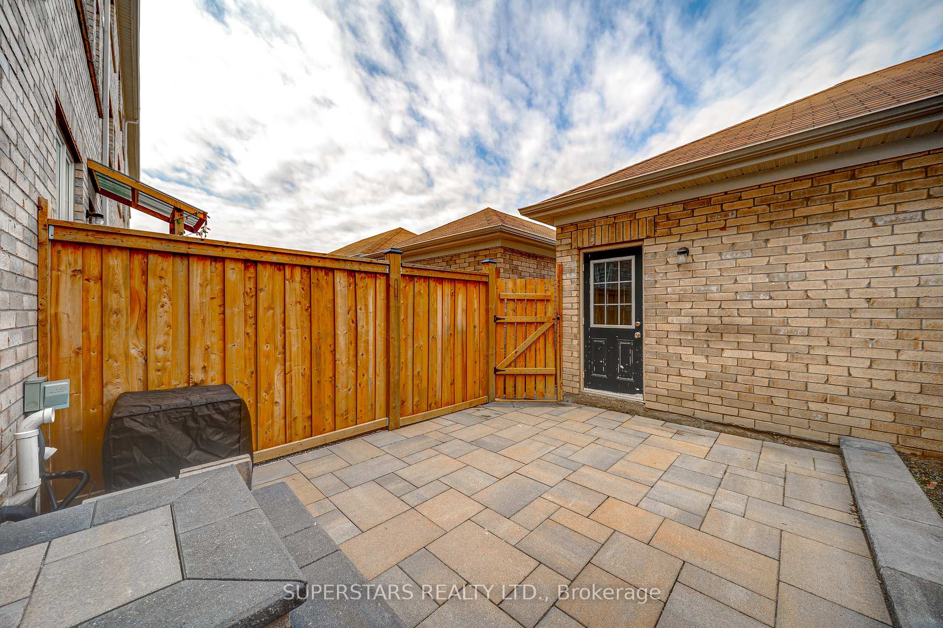 Photo 25 of 1916 Donald Cousens Parkway, Markham, Cornell — HOMEH