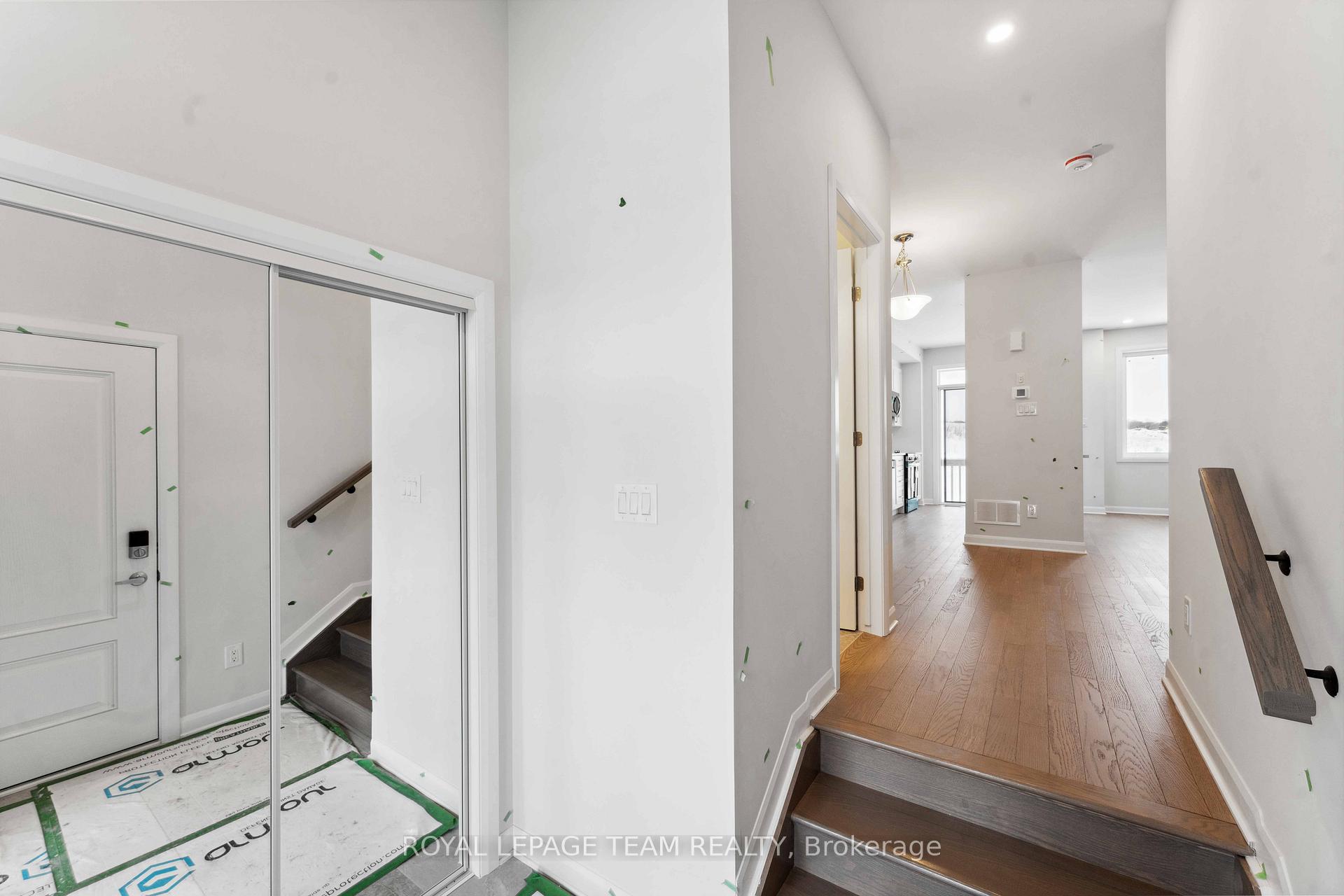 Photo 3 of 132 Invention Boulevard, Ottawa, Kanata - Morgan's Grant/South March — HOMEH
