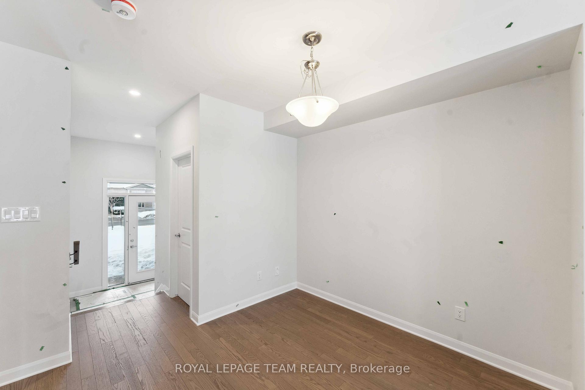 Photo 4 of 132 Invention Boulevard, Ottawa, Kanata - Morgan's Grant/South March — HOMEH