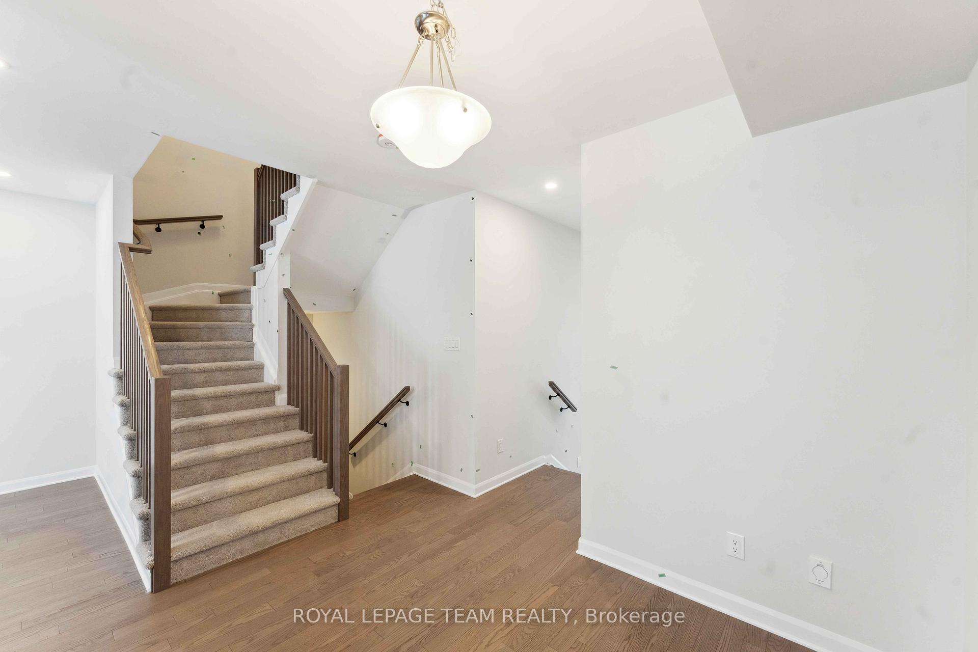 Photo 5 of 132 Invention Boulevard, Ottawa, Kanata - Morgan's Grant/South March — HOMEH