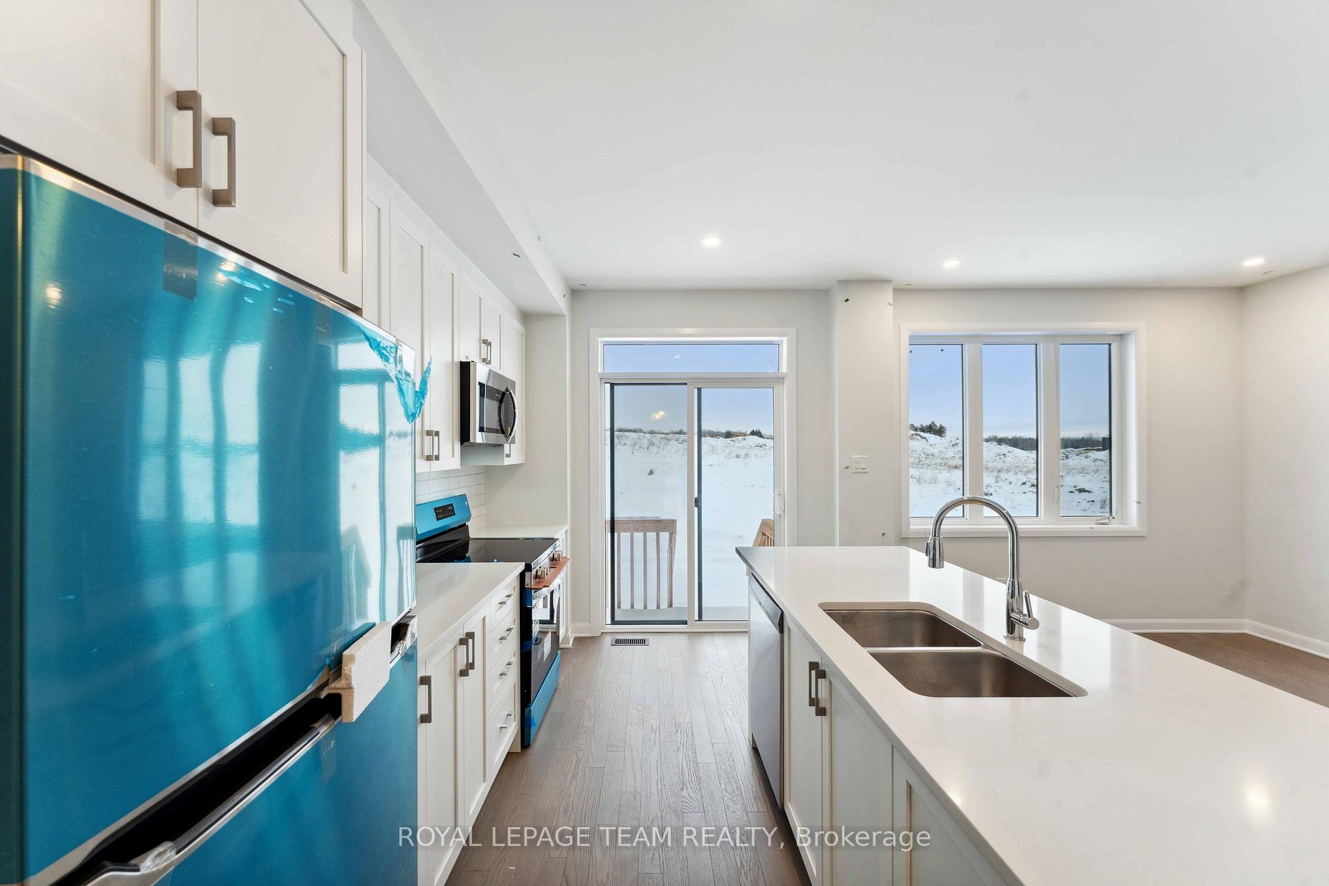 Photo 6 of 132 Invention Boulevard, Ottawa, Kanata - Morgan's Grant/South March — HOMEH