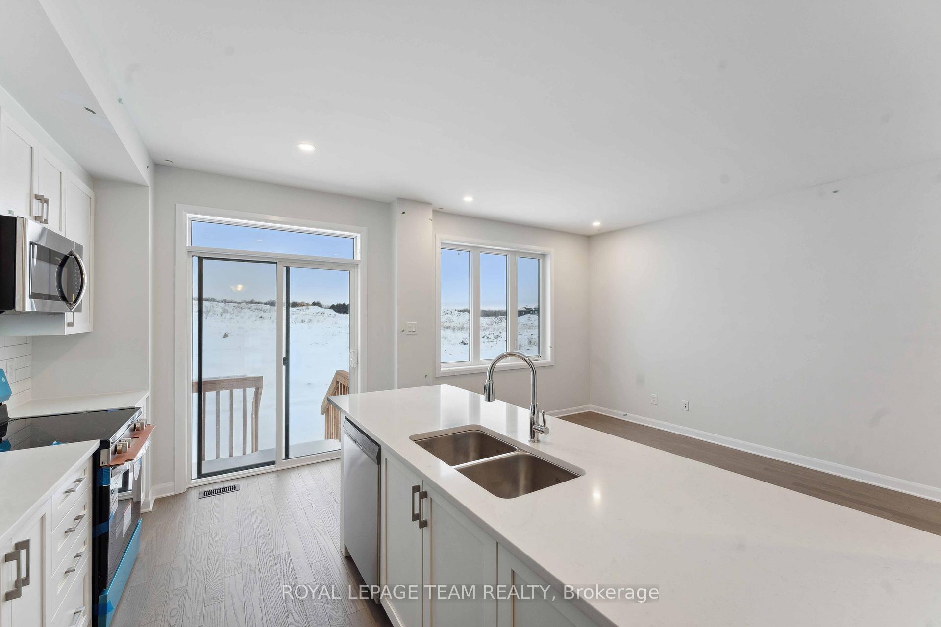 Photo 7 of 132 Invention Boulevard, Ottawa, Kanata - Morgan's Grant/South March — HOMEH