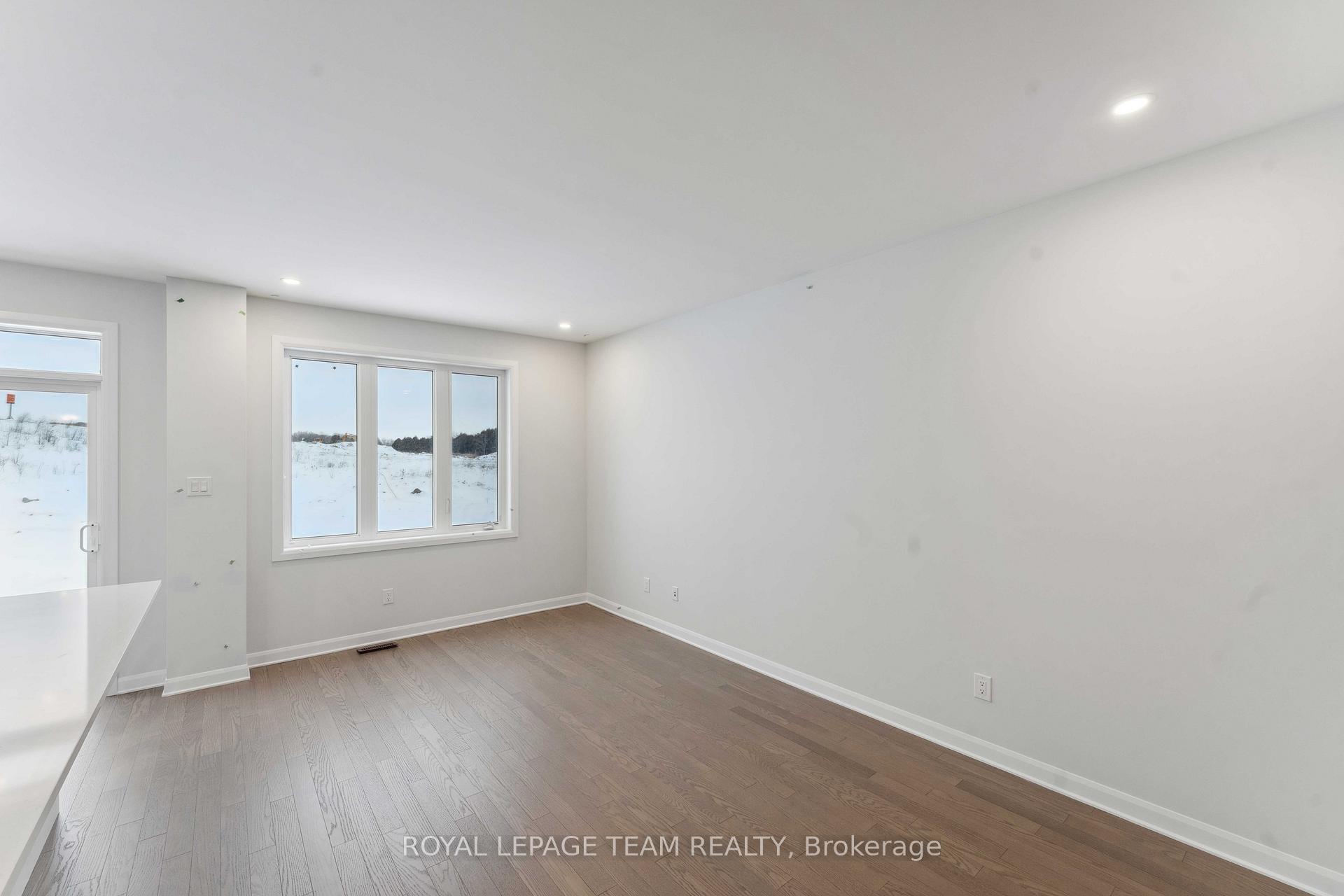 Photo 8 of 132 Invention Boulevard, Ottawa, Kanata - Morgan's Grant/South March — HOMEH