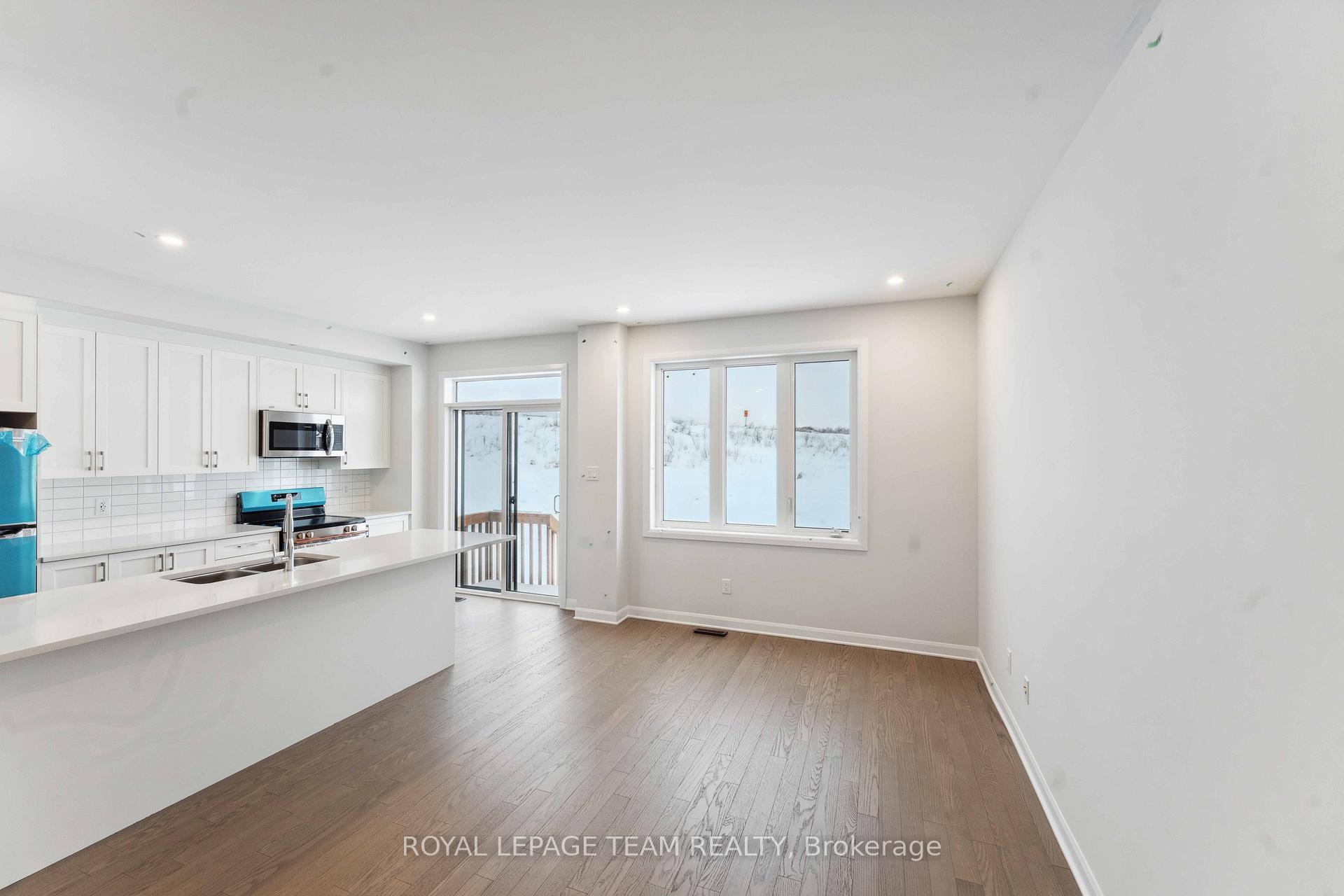 Photo 9 of 132 Invention Boulevard, Ottawa, Kanata - Morgan's Grant/South March — HOMEH