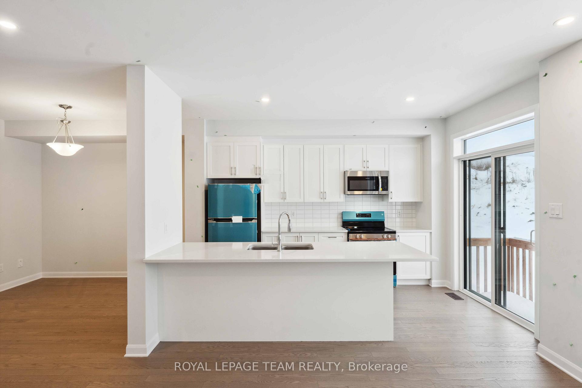 Photo 10 of 132 Invention Boulevard, Ottawa, Kanata - Morgan's Grant/South March — HOMEH