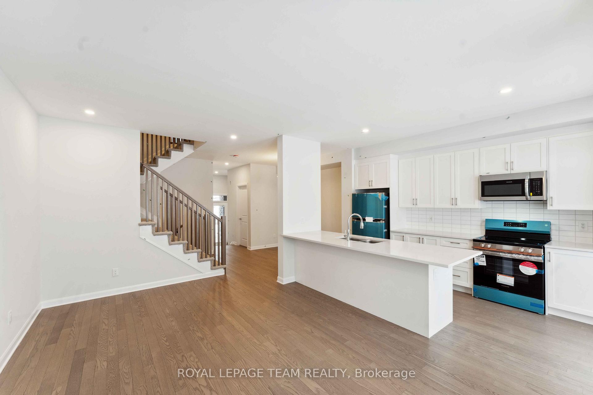 Photo 11 of 132 Invention Boulevard, Ottawa, Kanata - Morgan's Grant/South March — HOMEH