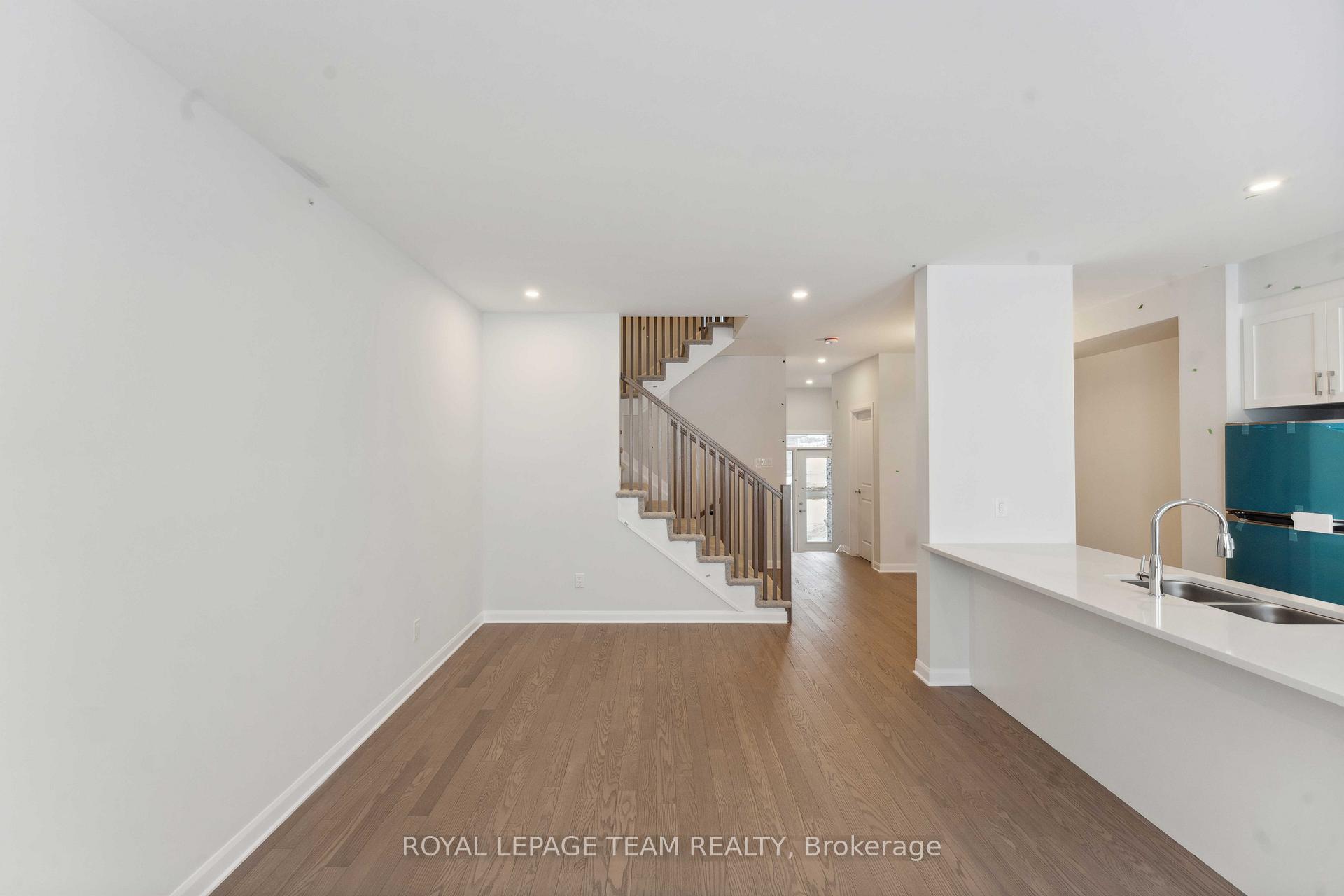 Photo 13 of 132 Invention Boulevard, Ottawa, Kanata - Morgan's Grant/South March — HOMEH