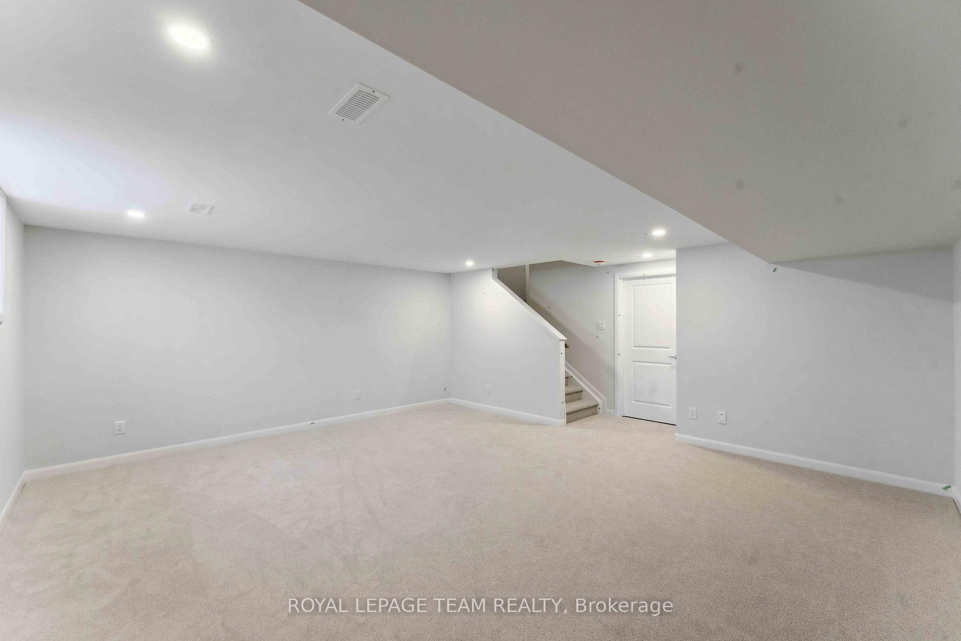 Photo 27 of 132 Invention Boulevard, Ottawa, Kanata - Morgan's Grant/South March — HOMEH