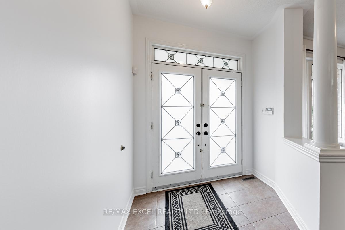 Photo 3 of 129 Oakborough Drive, Markham, Box Grove — HOMEH
