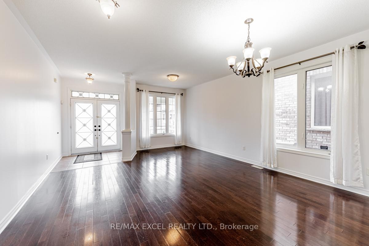 Photo 4 of 129 Oakborough Drive, Markham, Box Grove — HOMEH