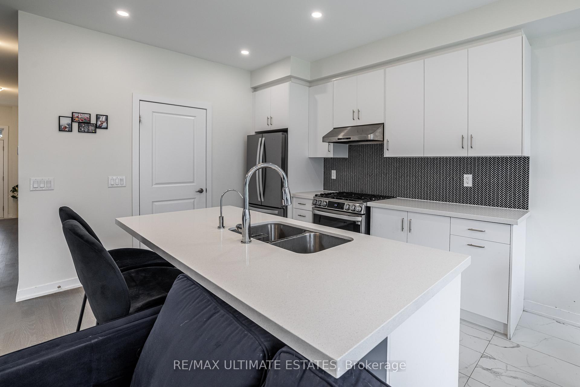 Photo 3 of 41 Harvey Bunker Crescent, Markham, Angus Glen — HOMEH