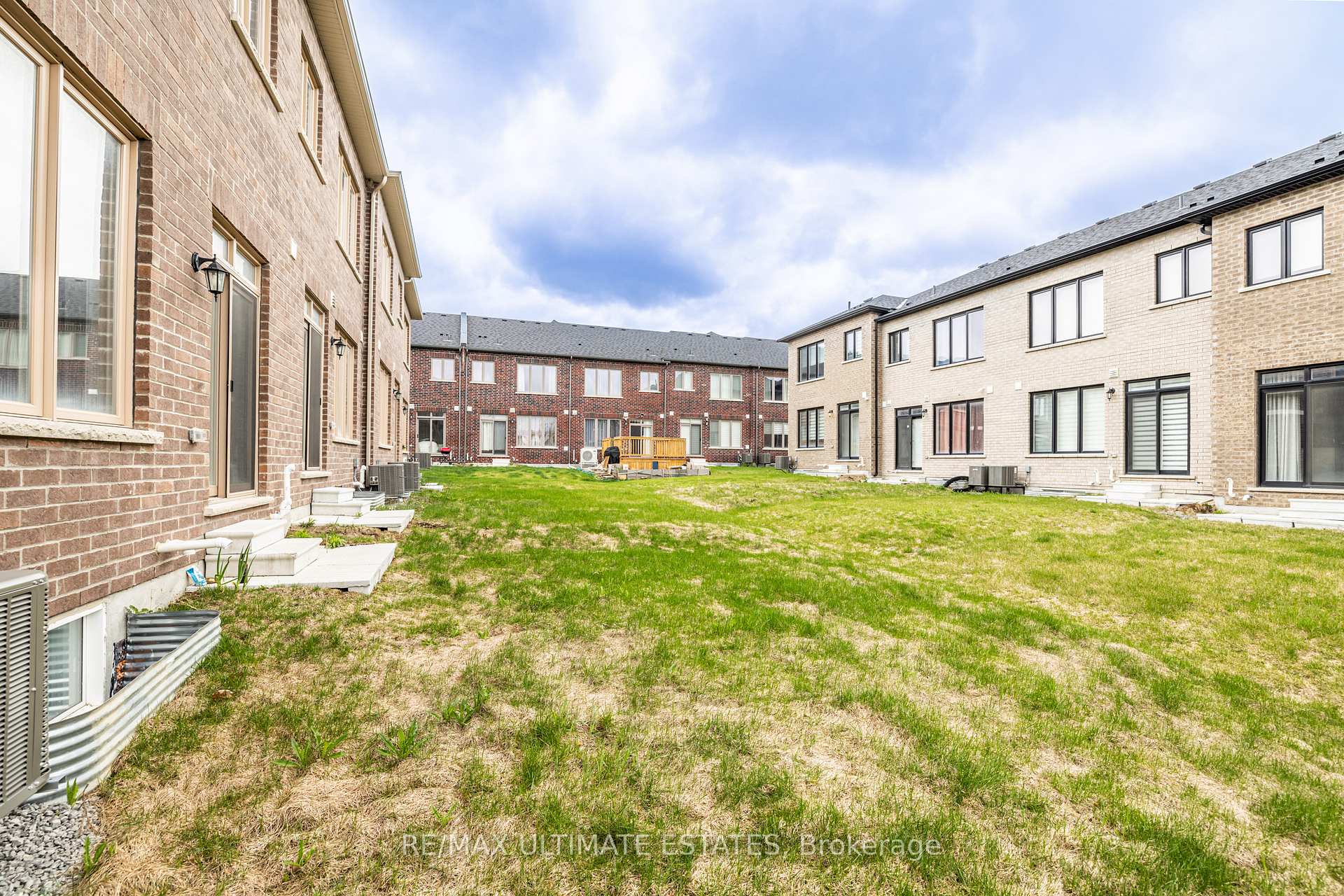 Photo 25 of 41 Harvey Bunker Crescent, Markham, Angus Glen — HOMEH